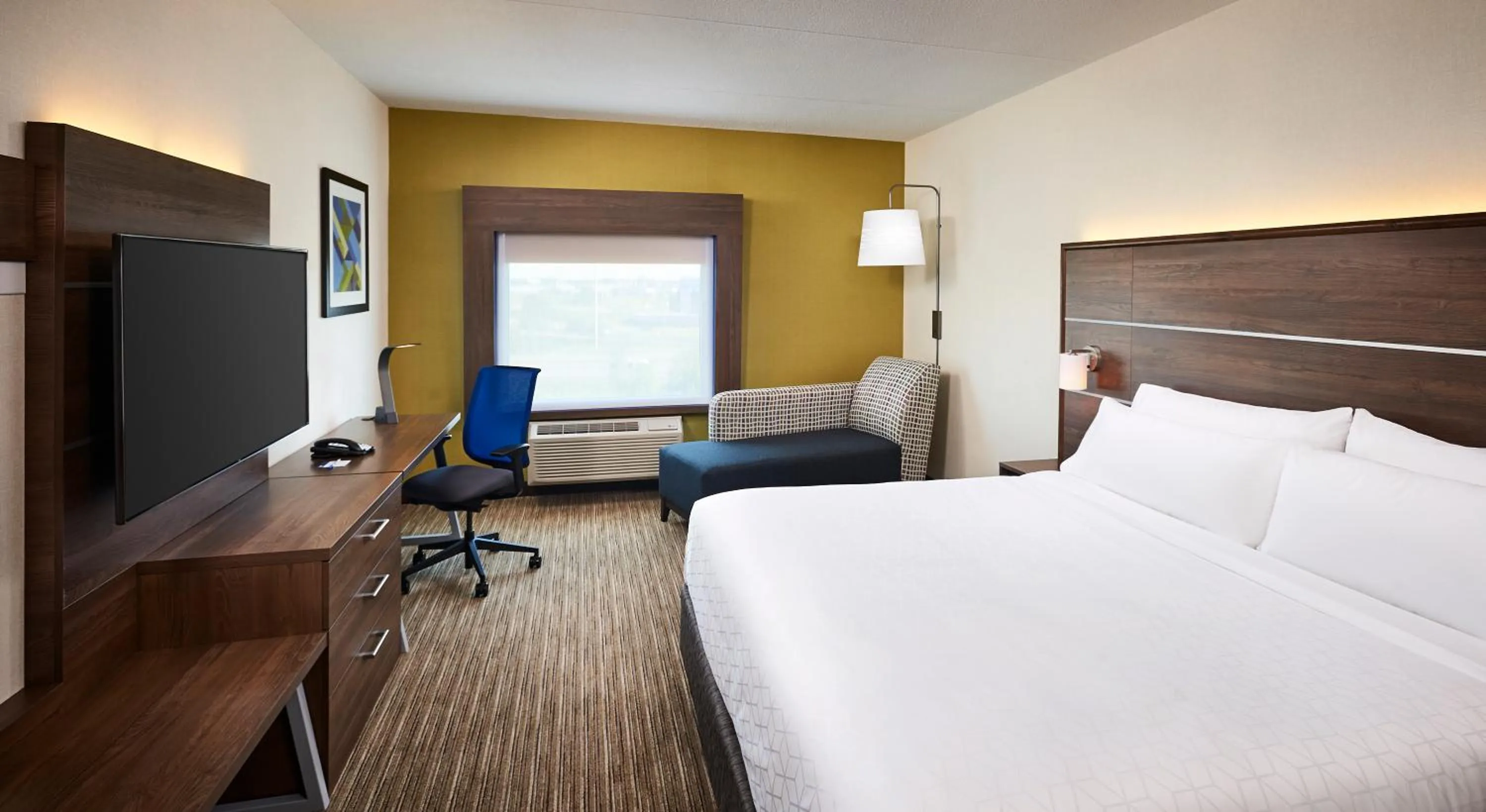 Bedroom, Bed in Holiday Inn Express - Sarnia - Point Edward by IHG