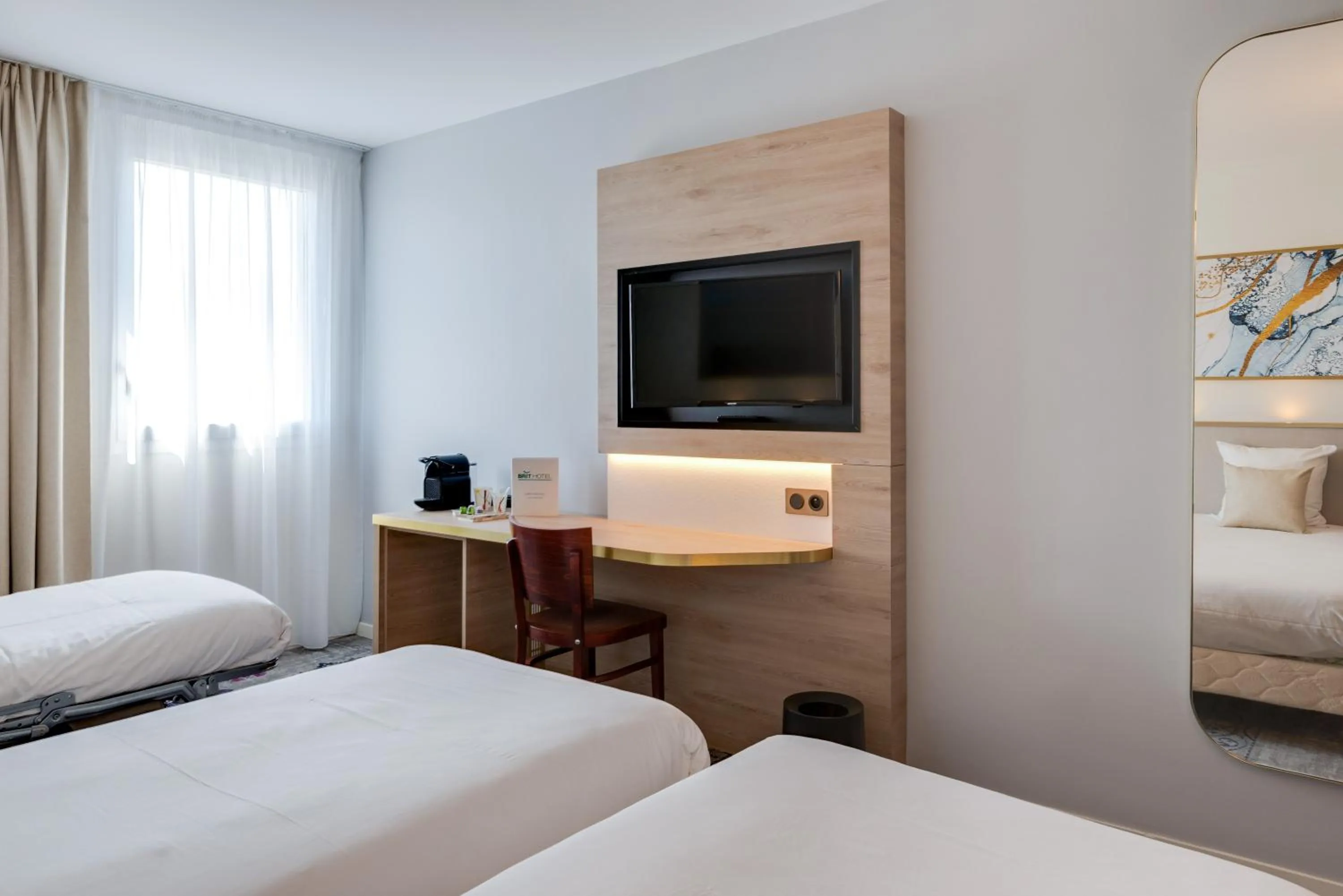 Bed in Brit Hotel Orléans St Jean de Braye - L'Antarès