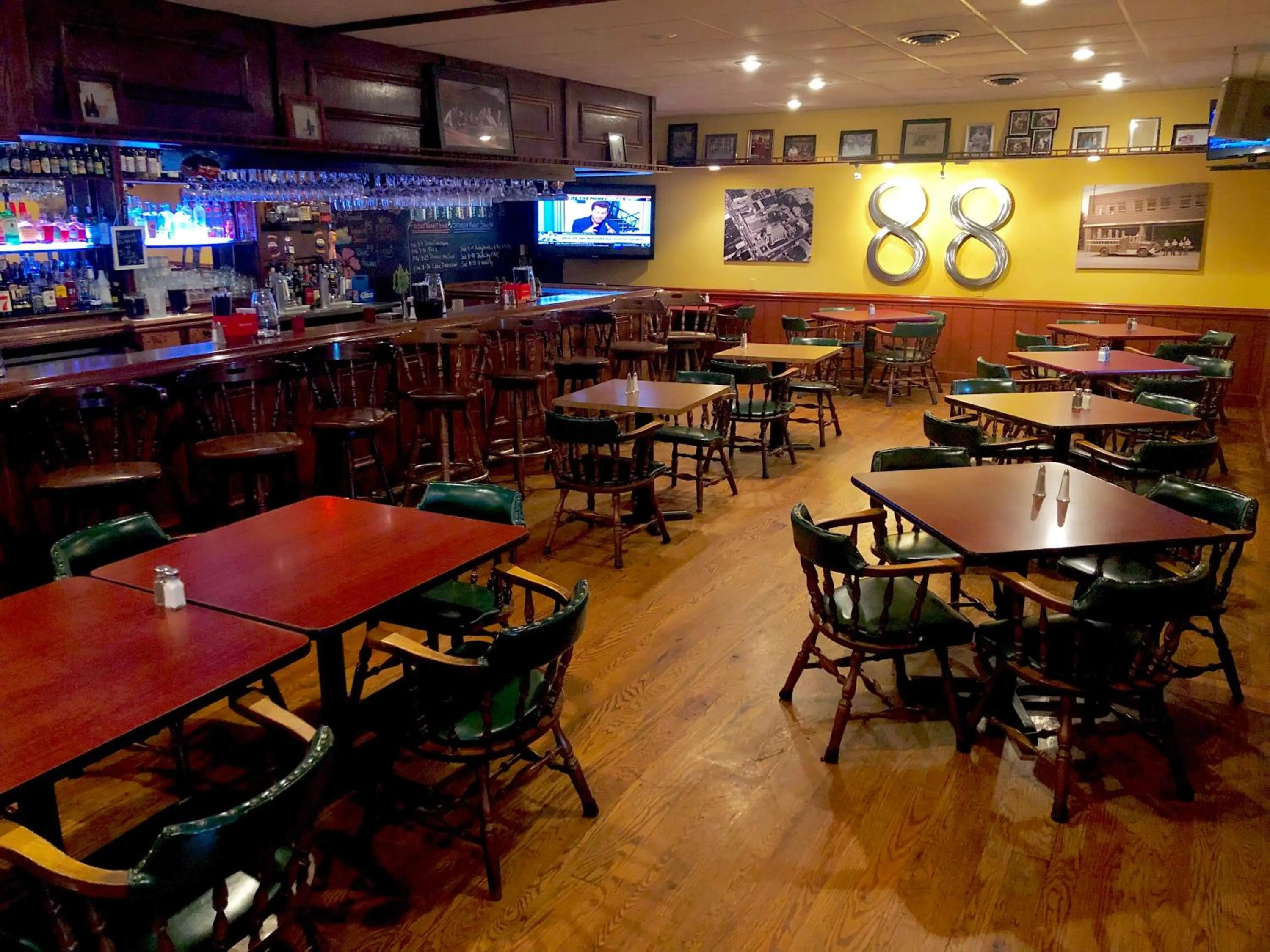 Restaurant/places to eat in Bicentennial Inn