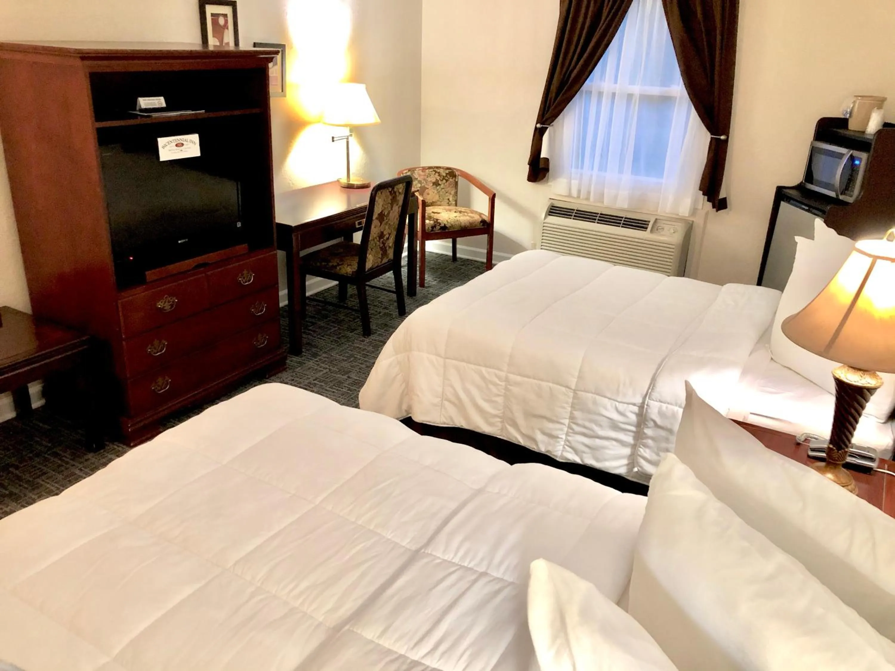 Bed in Bicentennial Inn