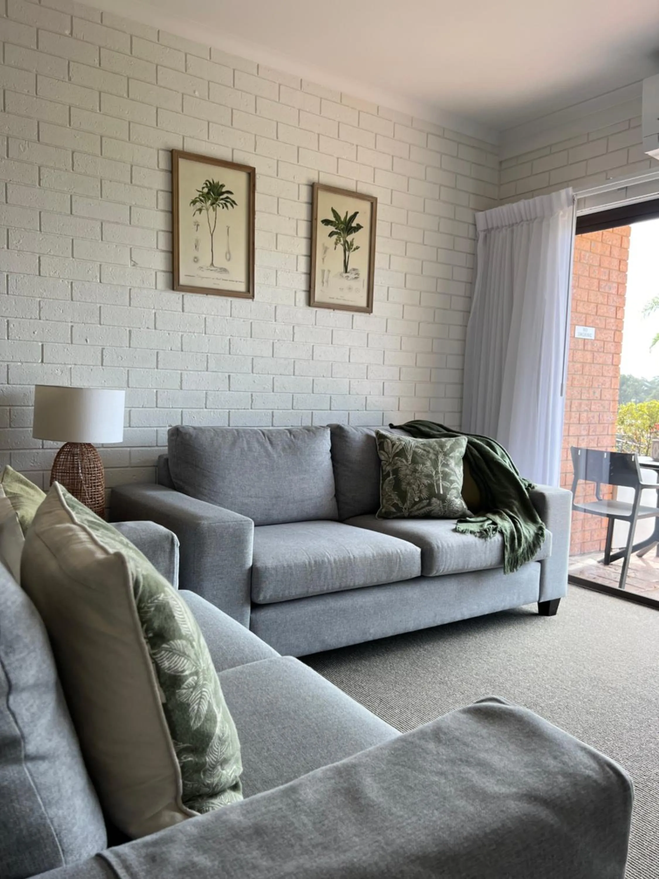 Living room in Mollymook Seascape Motel and Apartments