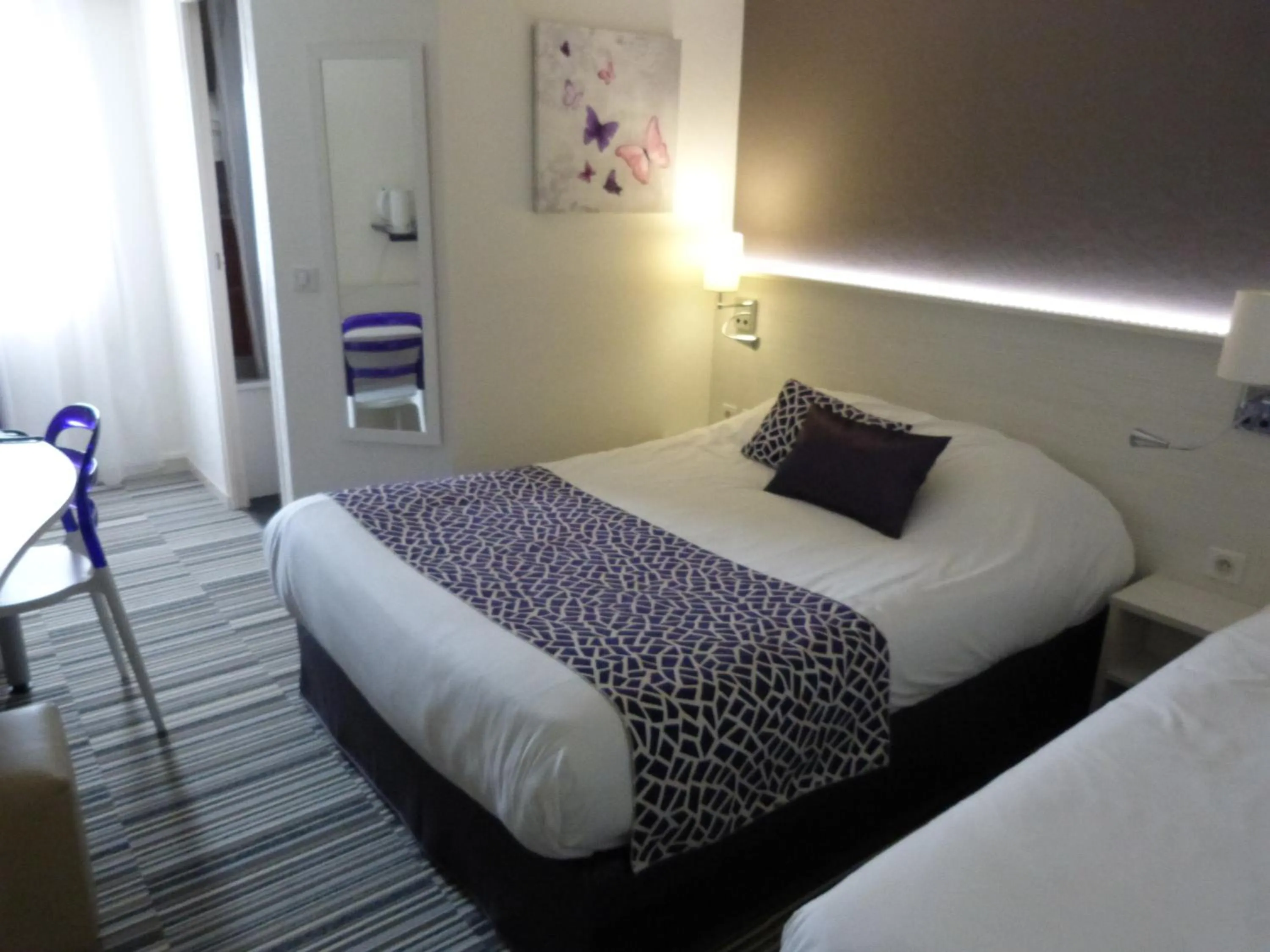 Bedroom, Bed in The Originals City, Hôtel Alizéa, Le Mans Nord