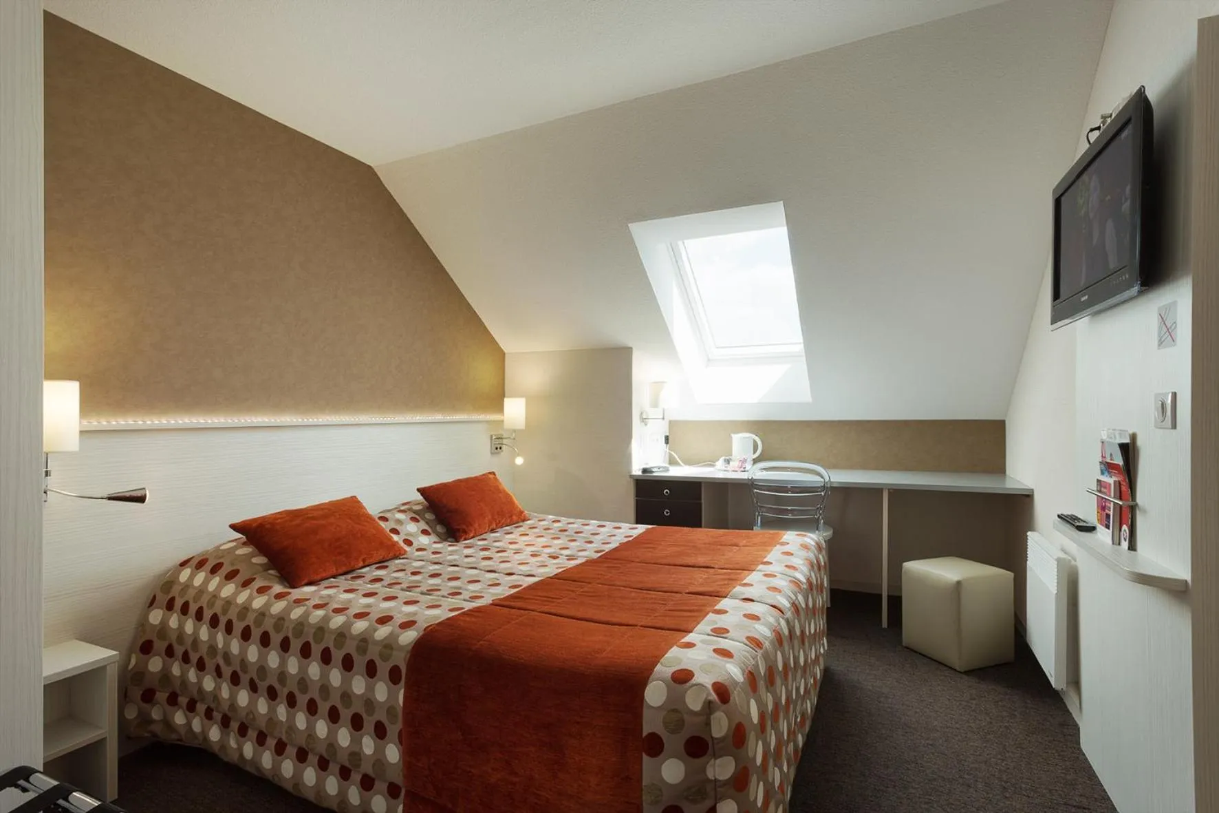 Bed in The Originals City, Hôtel Alizéa, Le Mans Nord