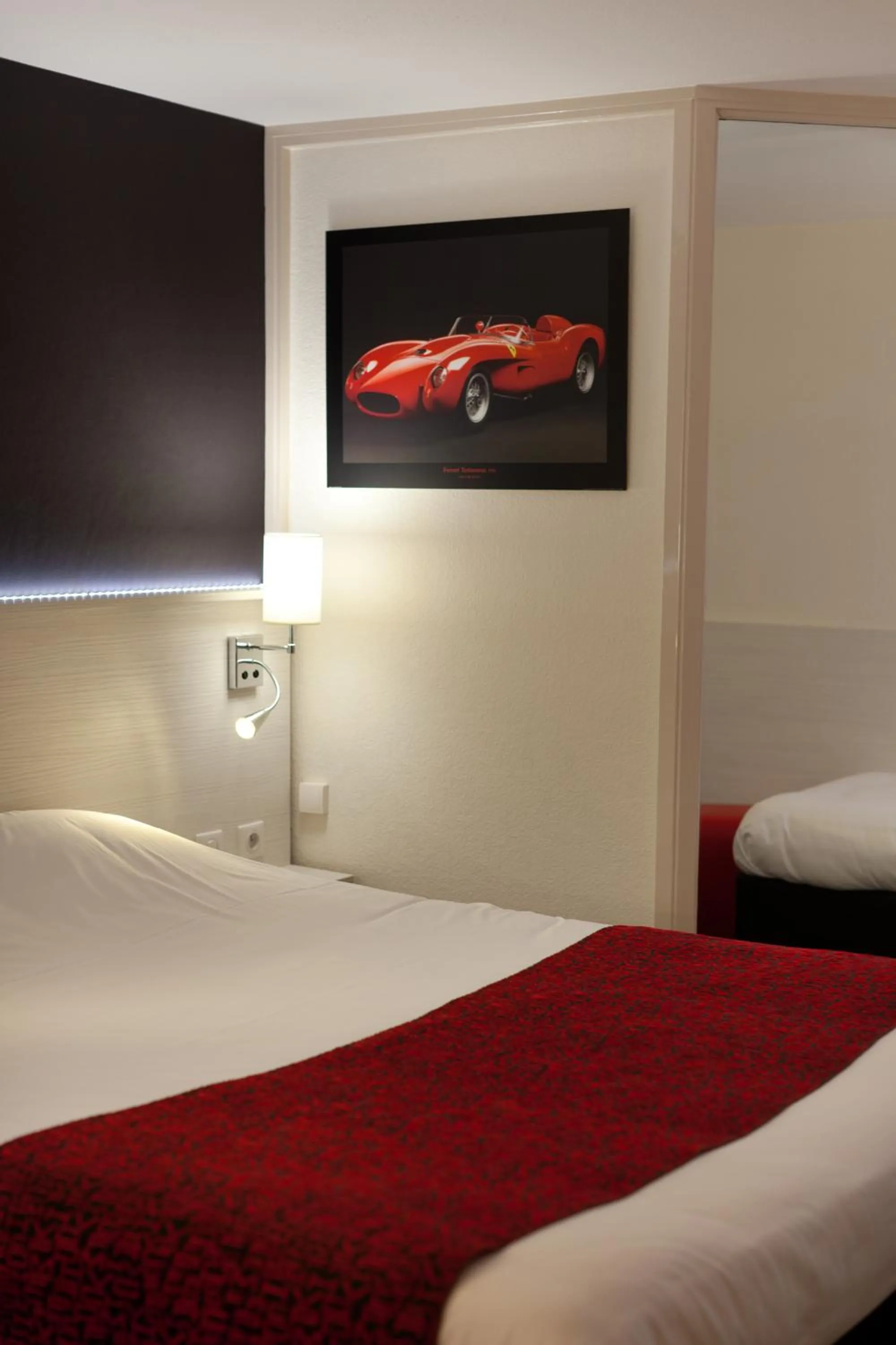 Bedroom, Bed in The Originals City, Hôtel Alizéa, Le Mans Nord