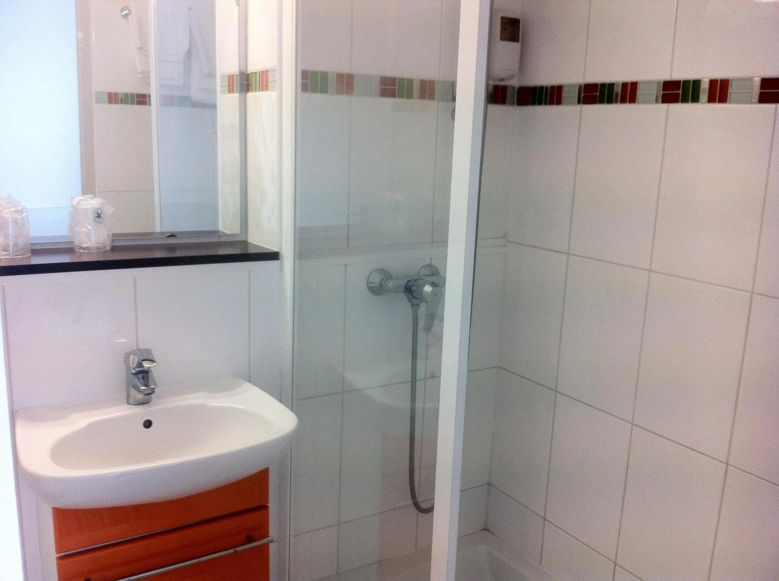 Bathroom in The Originals City, Hôtel Alizéa, Le Mans Nord