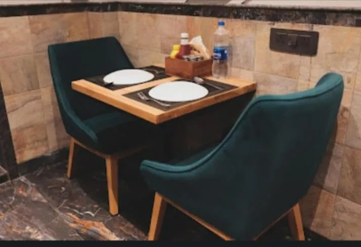 Dining area in Hotel Stay Well Dx