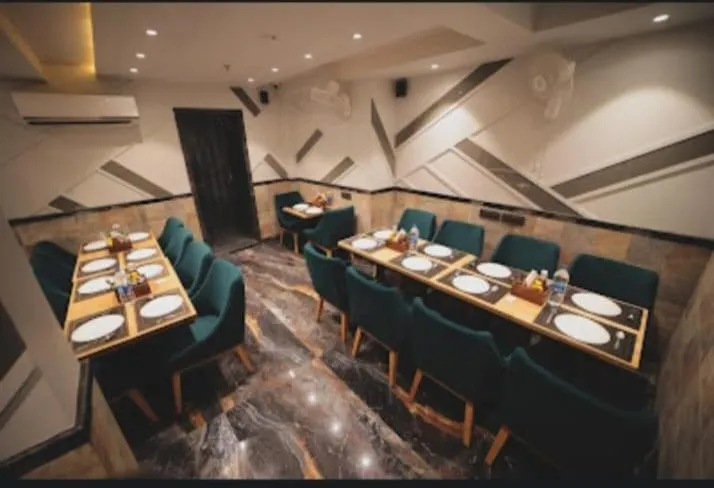 Restaurant/places to eat in Hotel Stay Well Dx