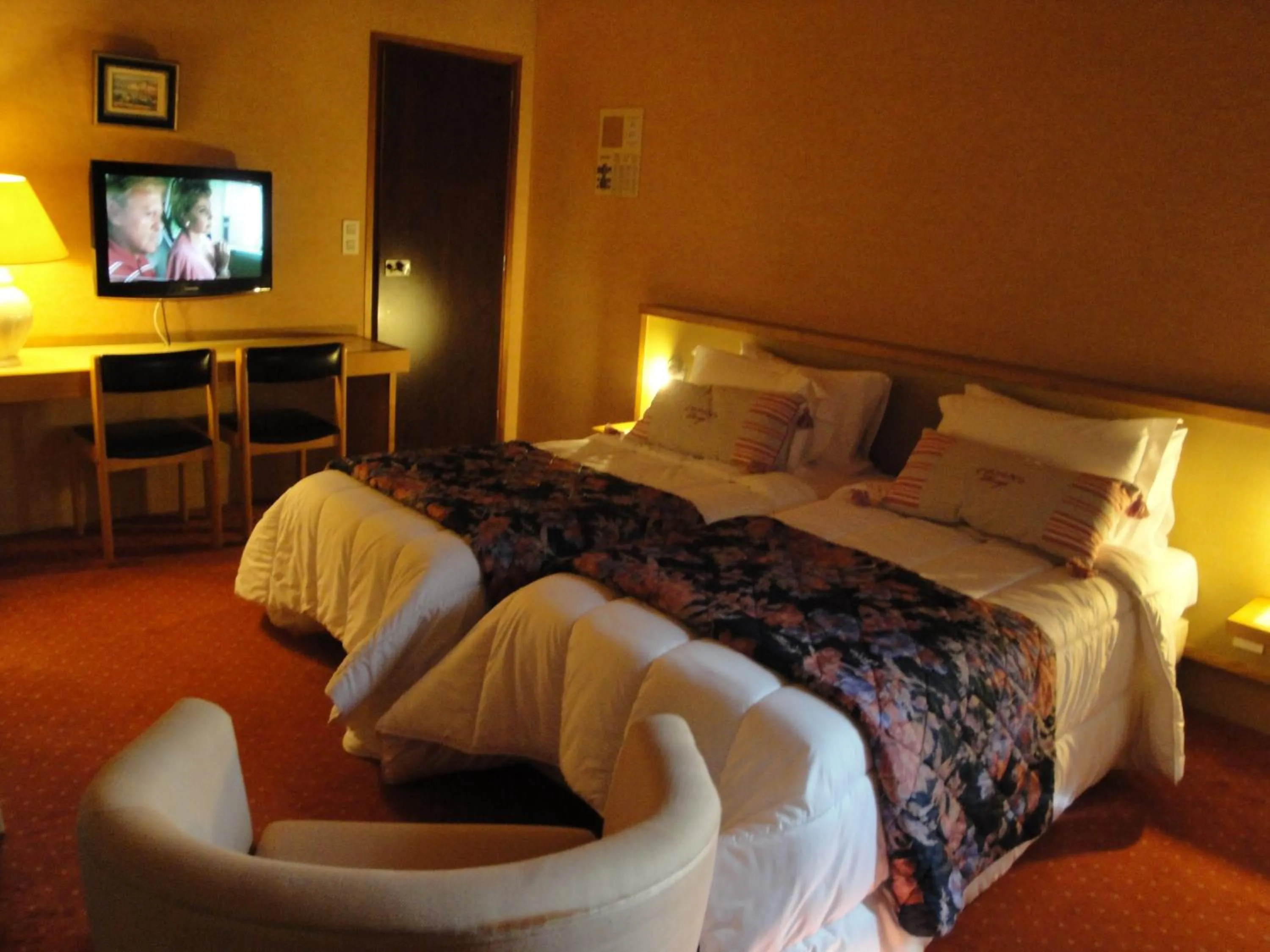 TV and multimedia, Bed in Hotel Le Drakkar
