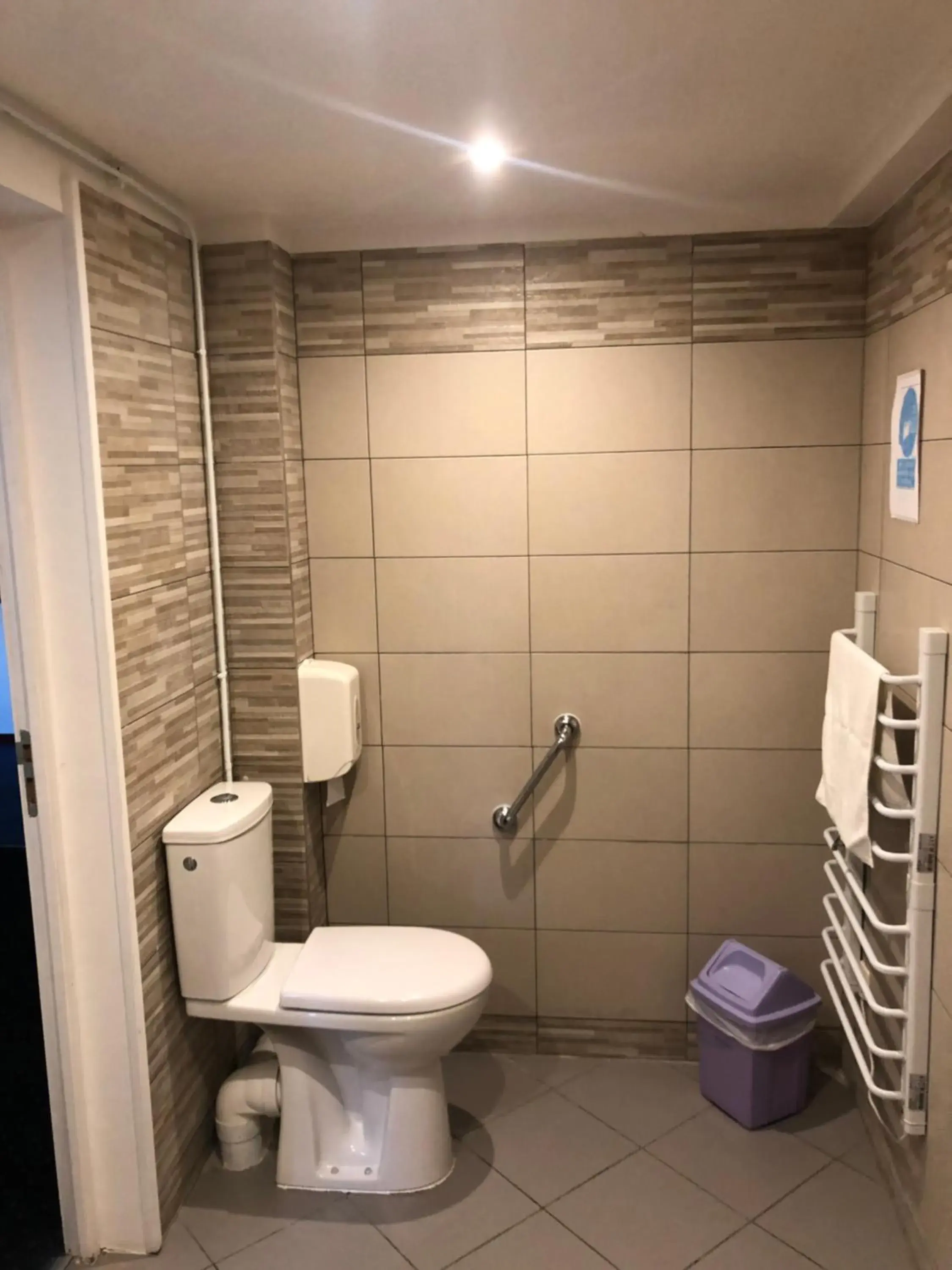 Double Room PMR in Hotel Le Drakkar Double Room PMR in Hotel Le Drakkar