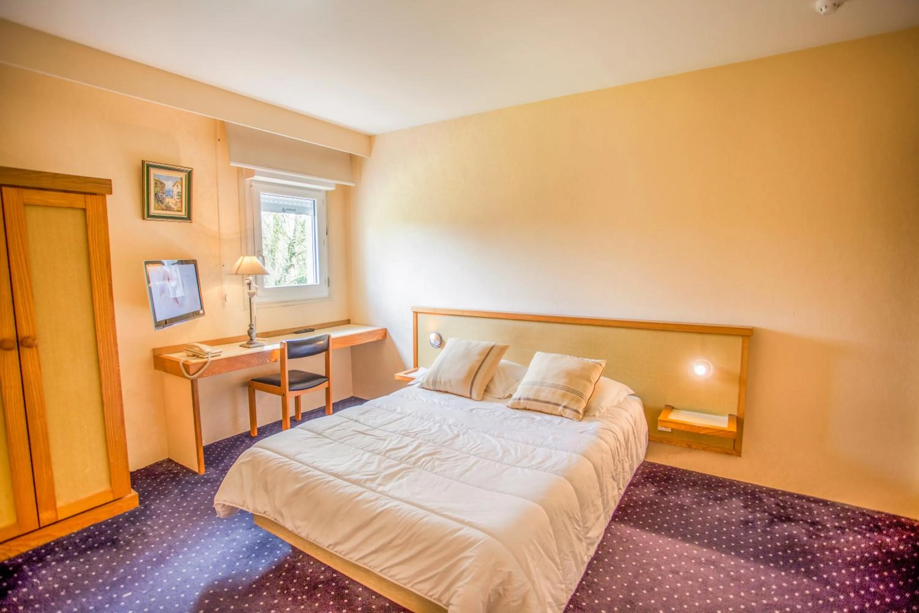 Bed in Hotel Le Drakkar