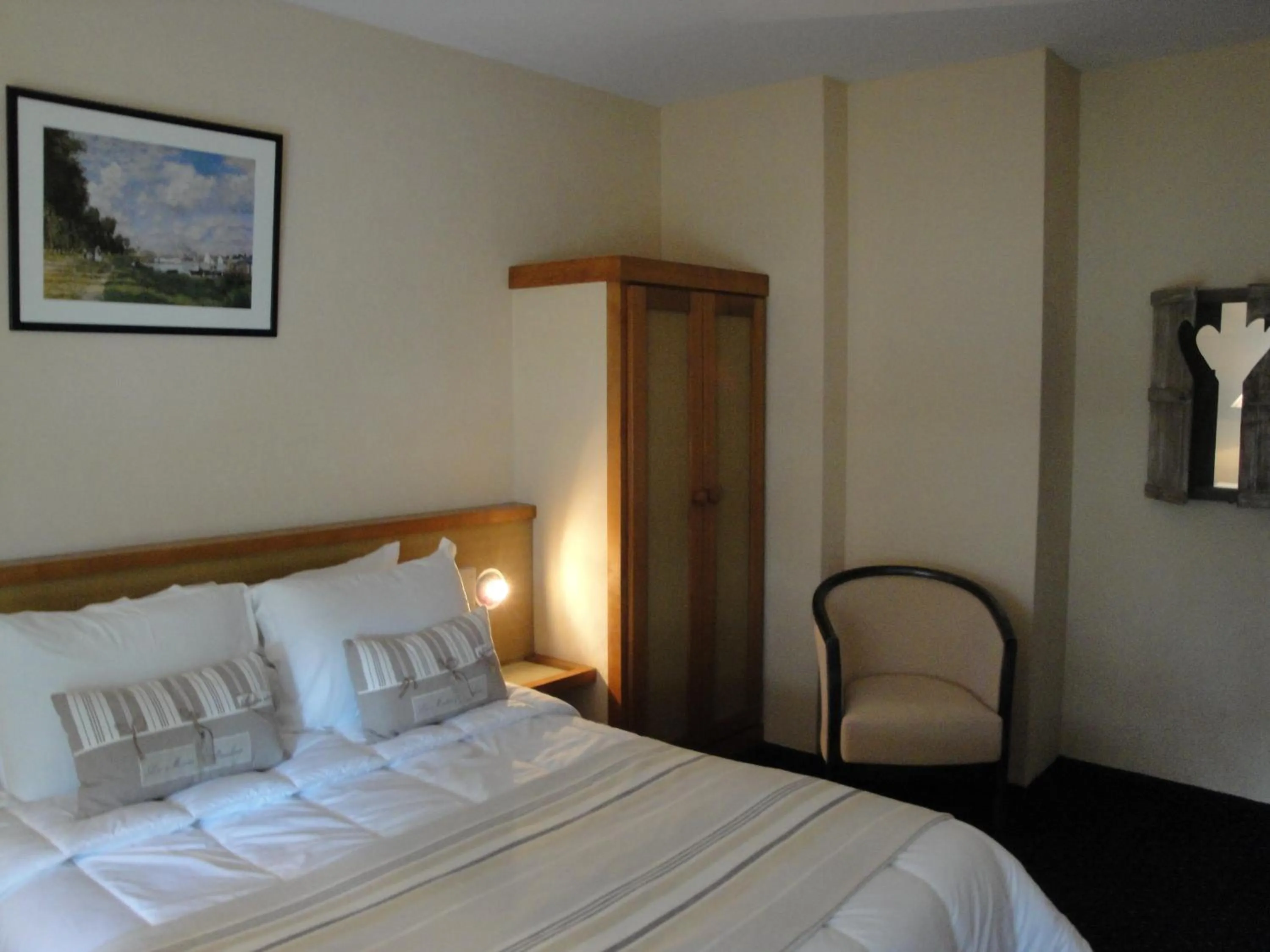 Bed in Hotel Le Drakkar