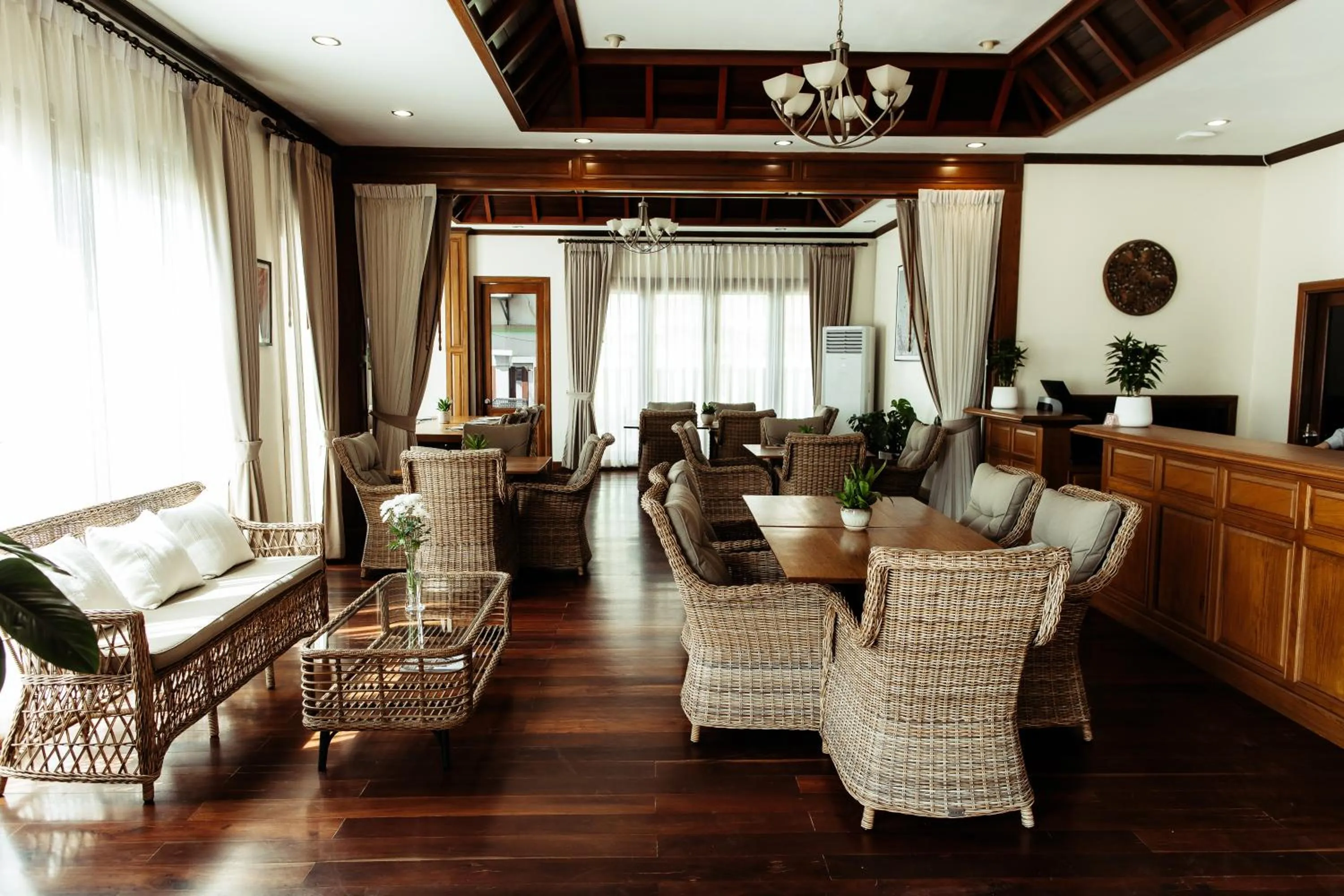 Restaurant/places to eat in Athena Hotel