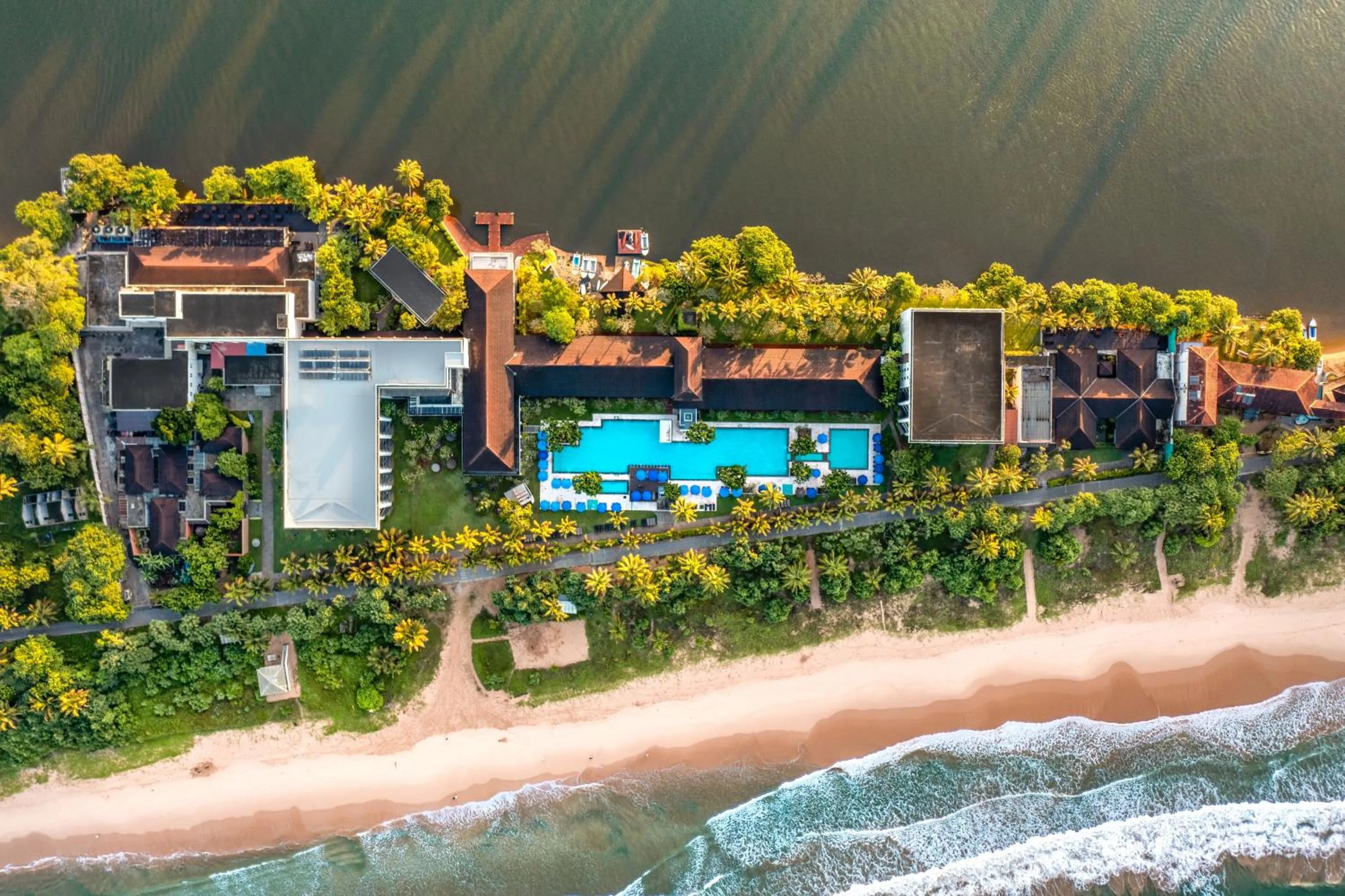 Pool view in NH Bentota Ceysands Resort