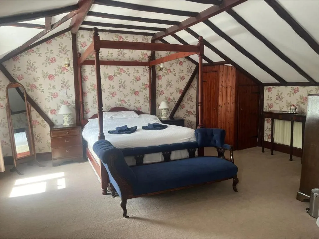 Bed in Trimstone Manor Hotel