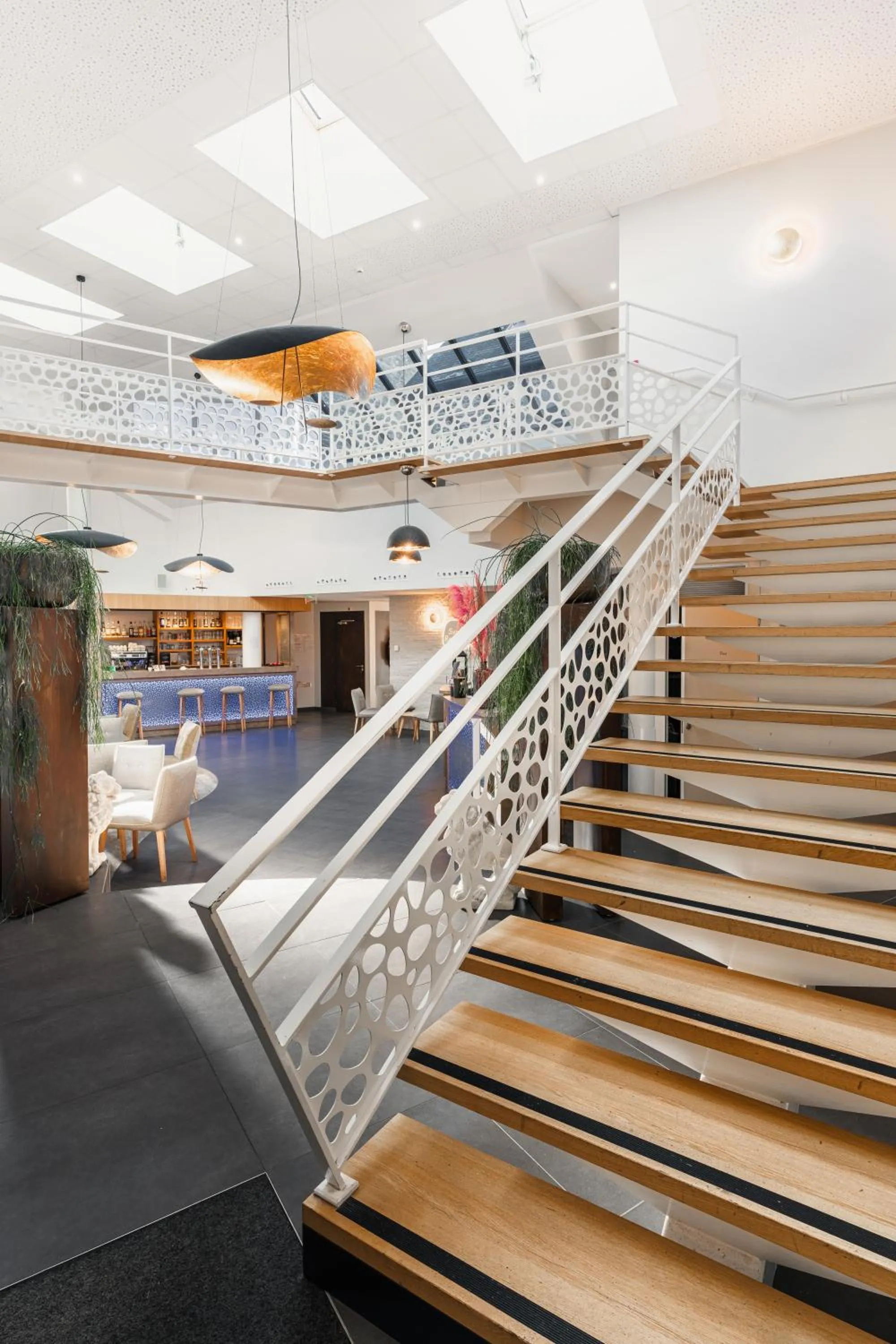 Lobby or reception in The Originals Boutique, Hôtel Le Lion d'Or, Fougères Ouest
