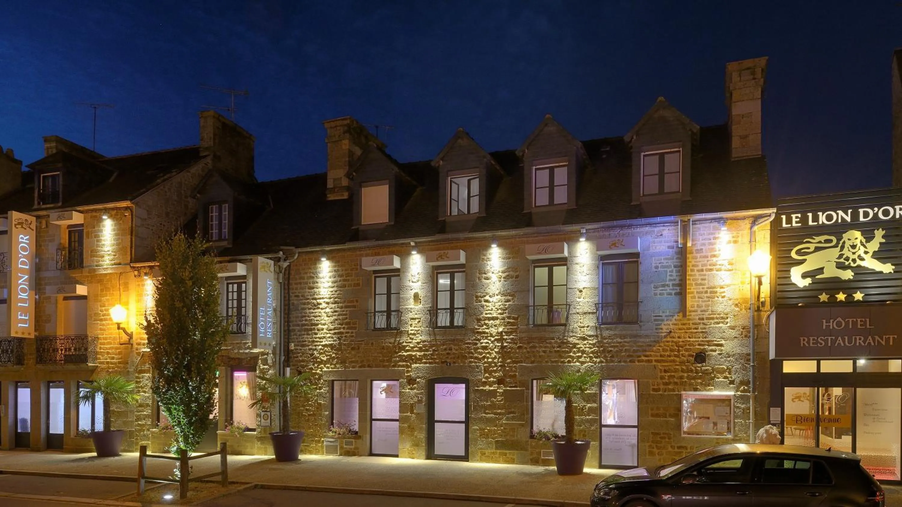 Property building in The Originals Boutique, Hôtel Le Lion d'Or, Fougères Ouest