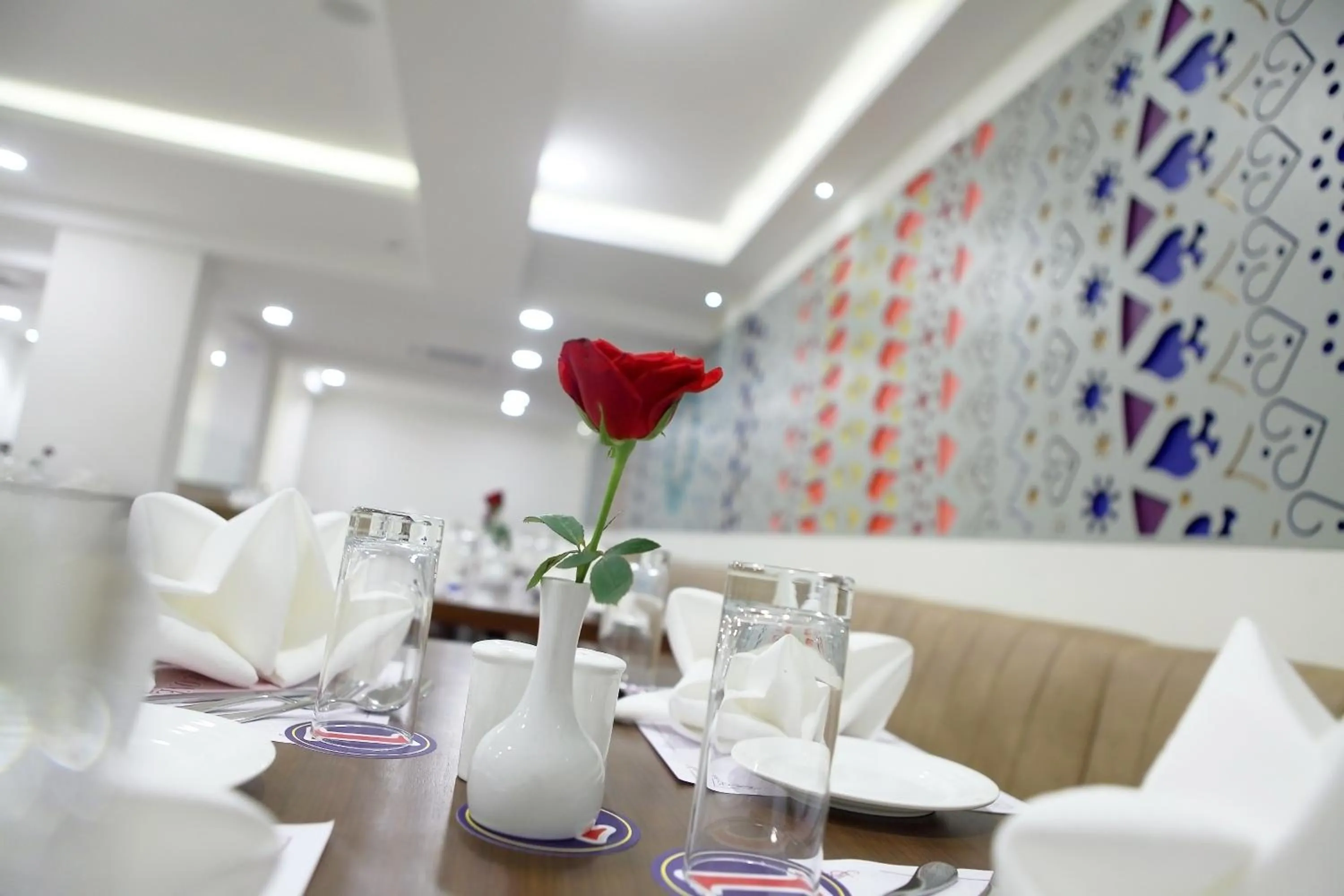 Restaurant/places to eat in Incredible One Hotel