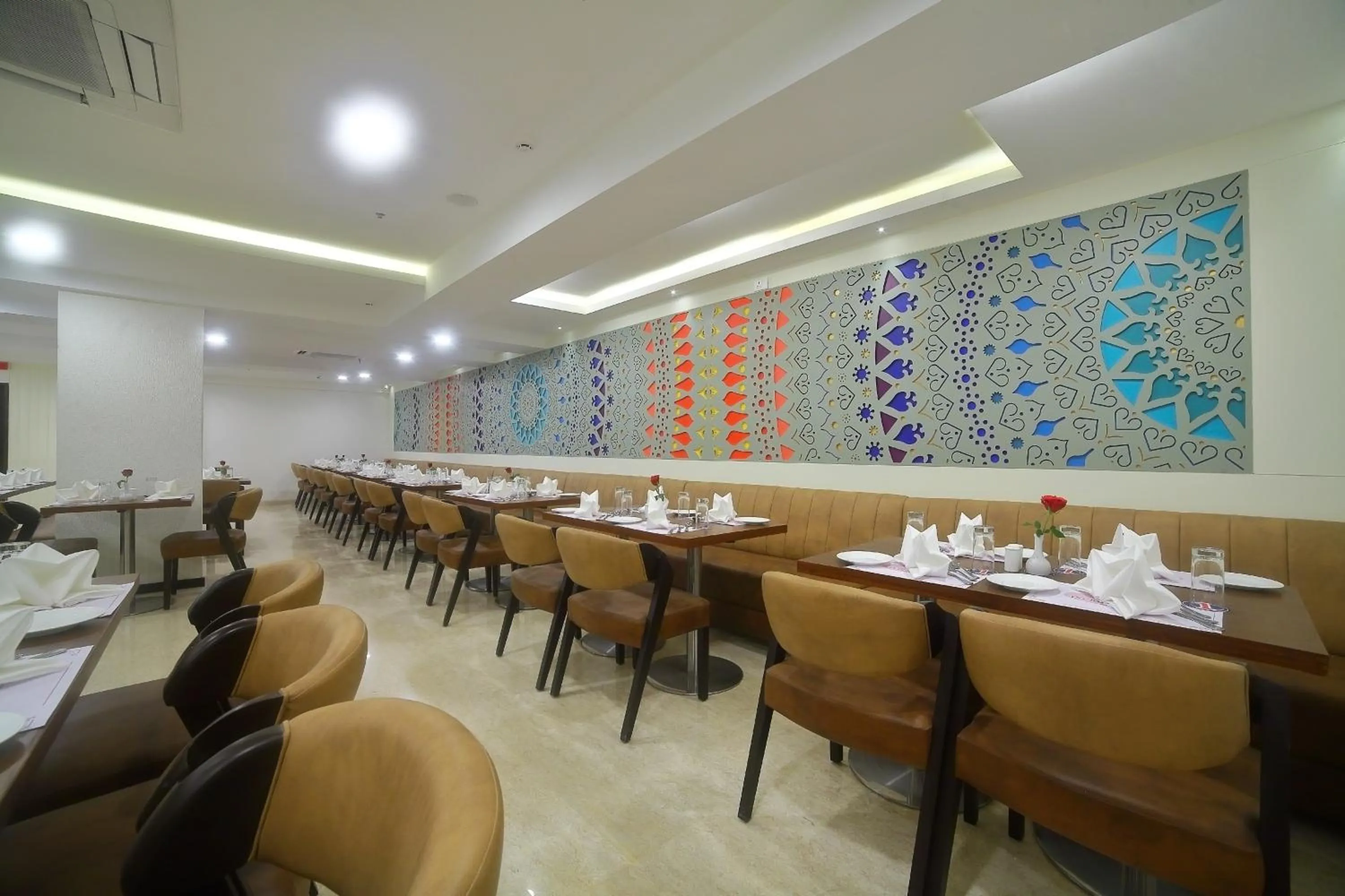 Restaurant/places to eat in Incredible One Hotel