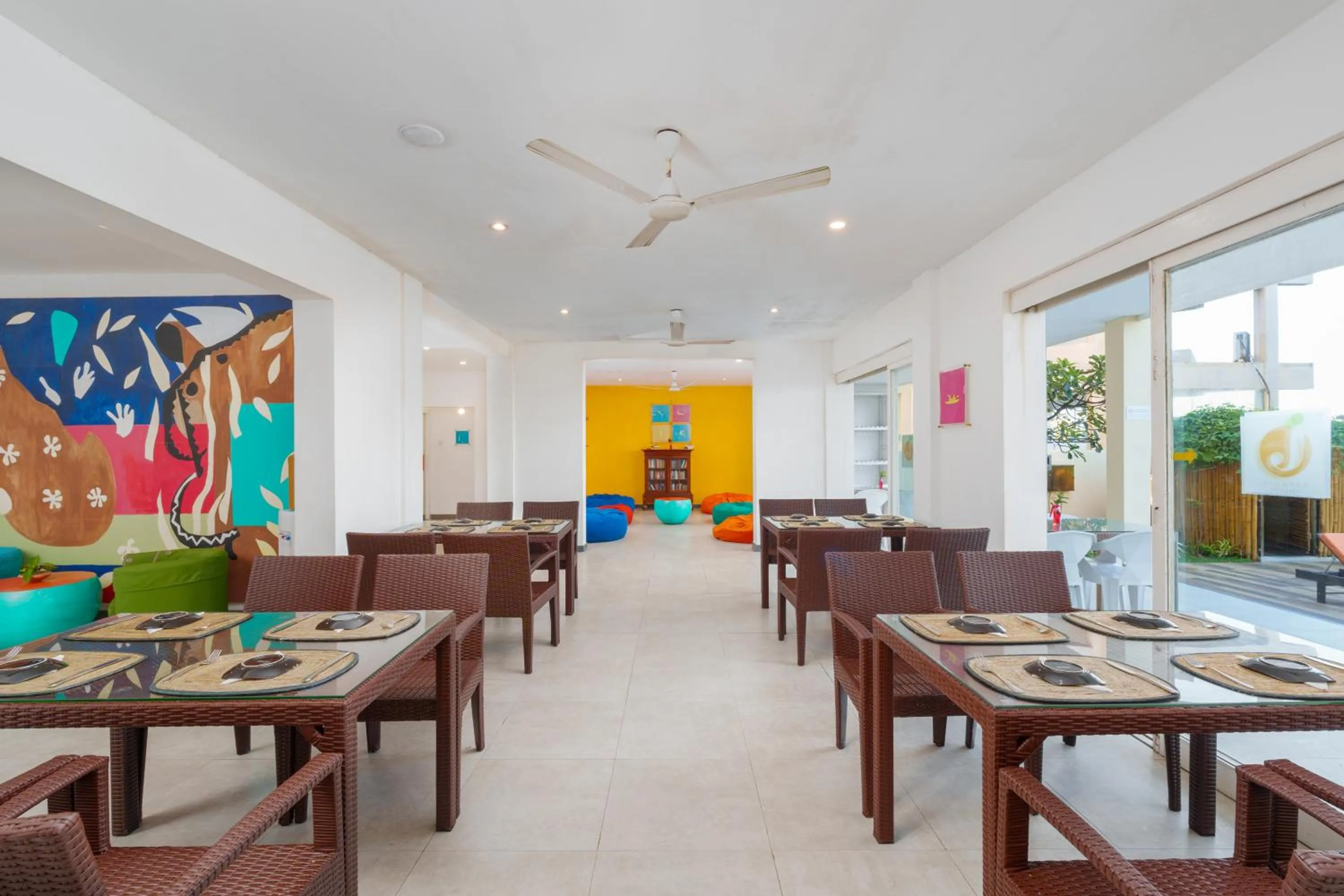 Restaurant/places to eat in Hotel J Negombo