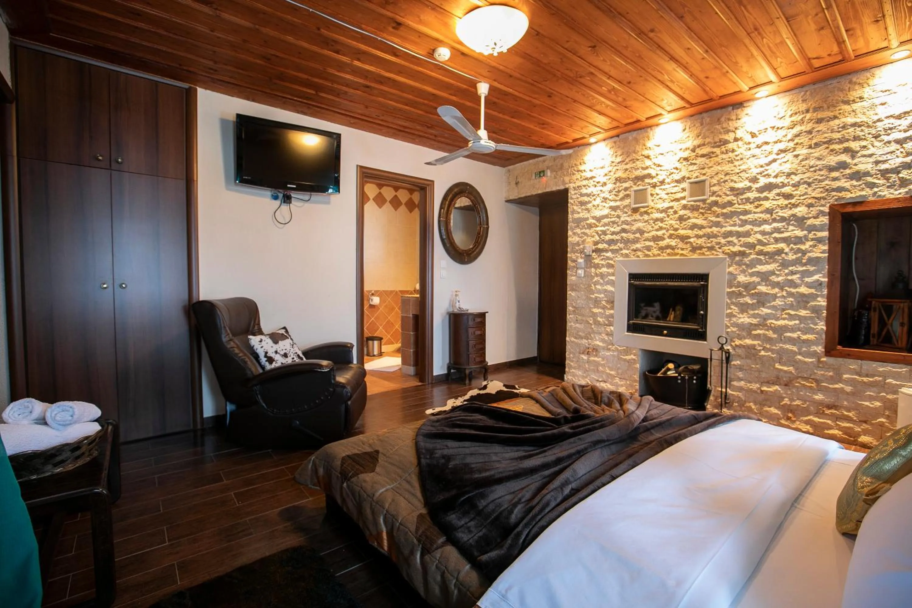 Bedroom, Bed in Panorama Prespes