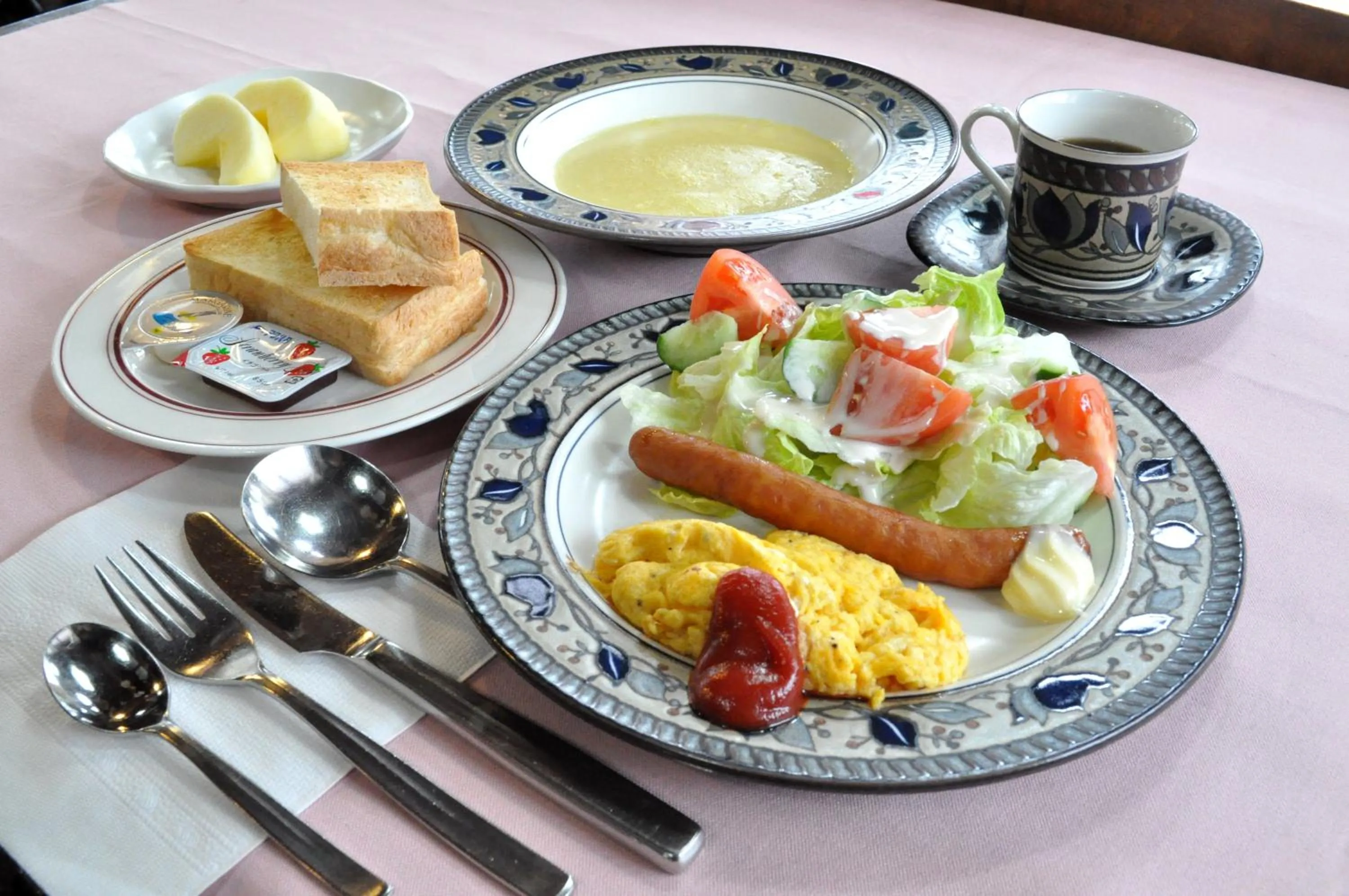 Continental breakfast in Pension Risuno Koya