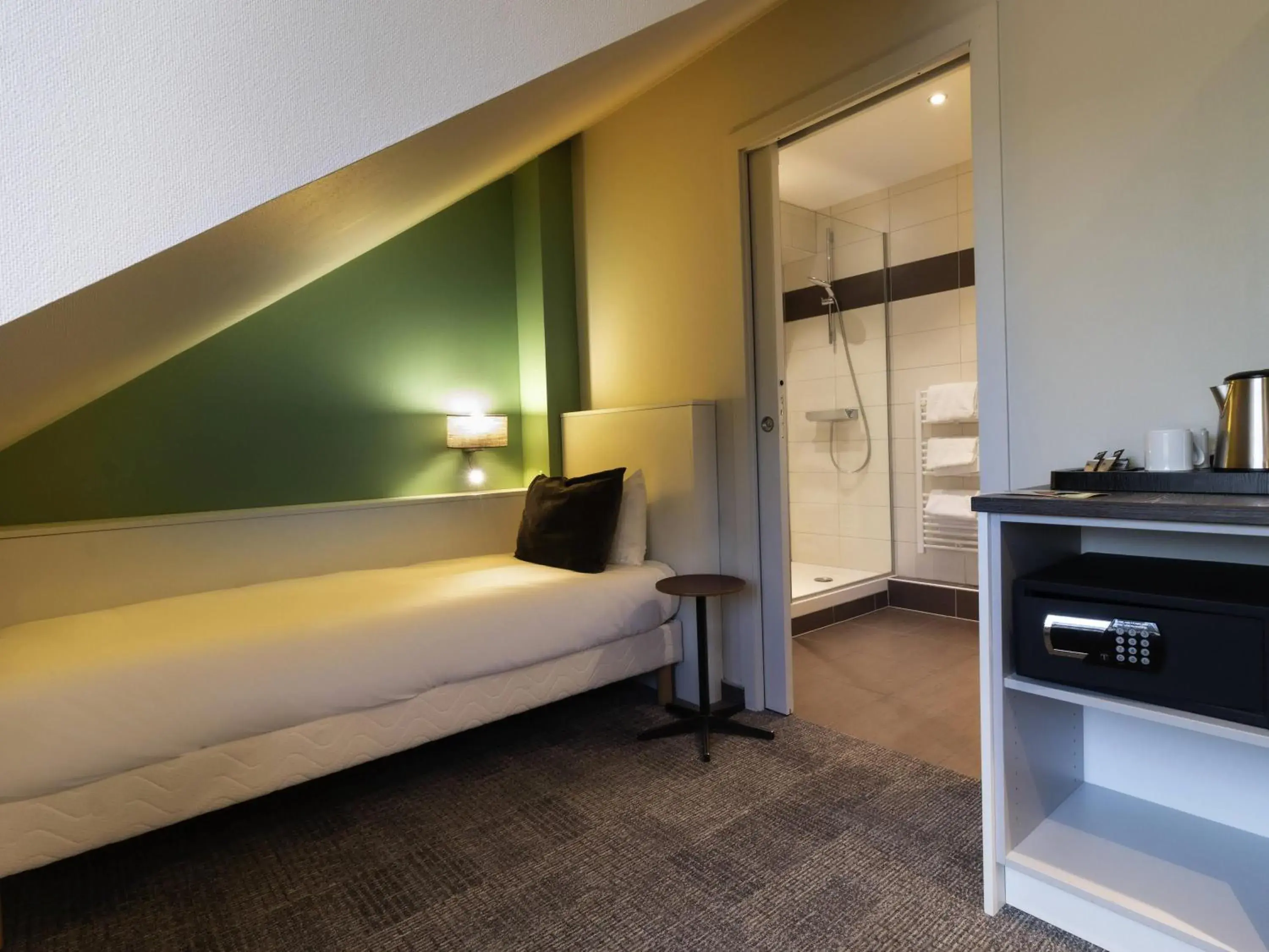 POP Room with One Double Bed and One Single Bed in Greet Hotel Colmar POP Room with One Double Bed and One Single Bed in Greet Hotel Colmar