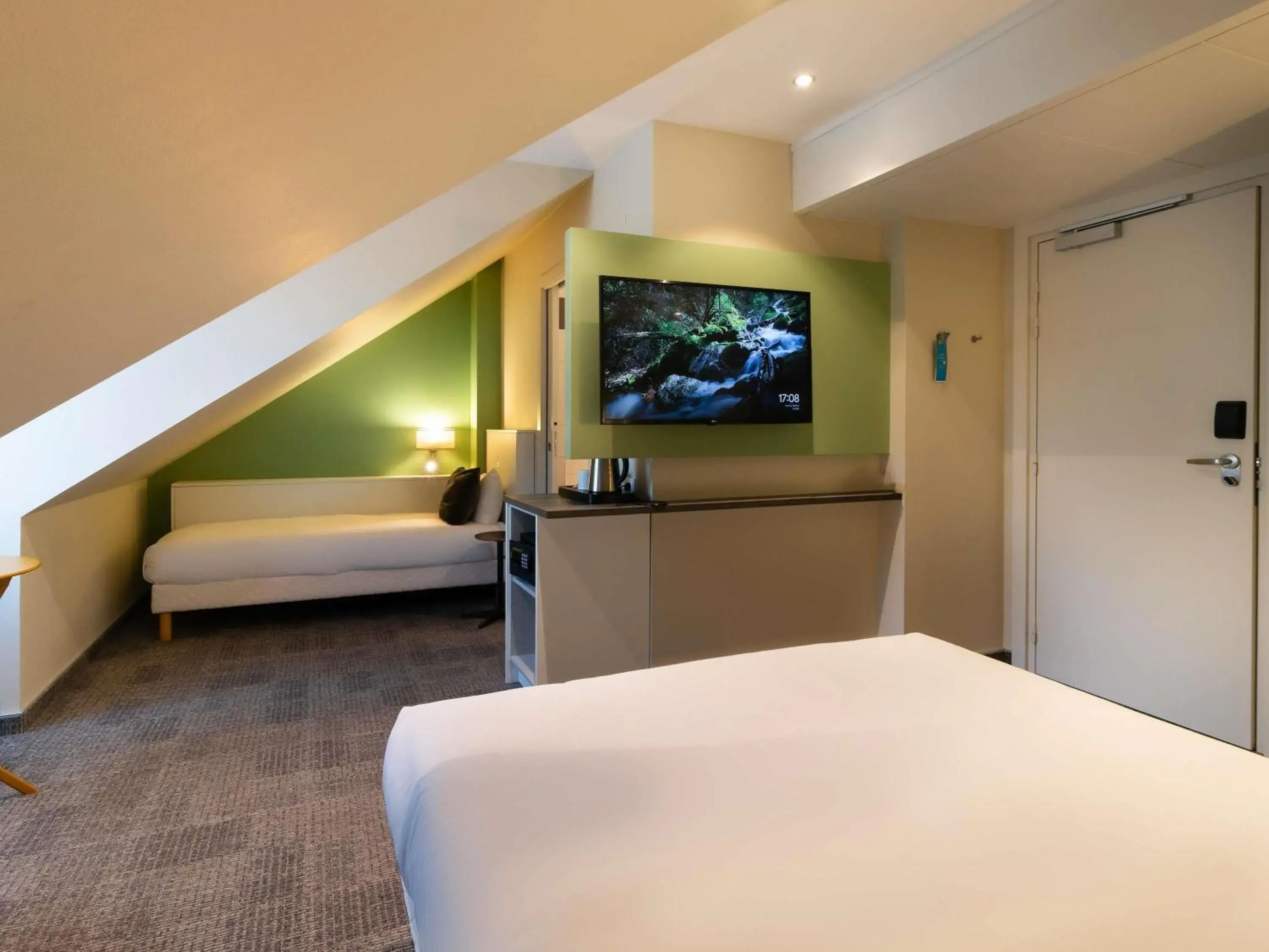 POP Room with One Double Bed and One Single Bed in Greet Hotel Colmar POP Room with One Double Bed and One Single Bed in Greet Hotel Colmar