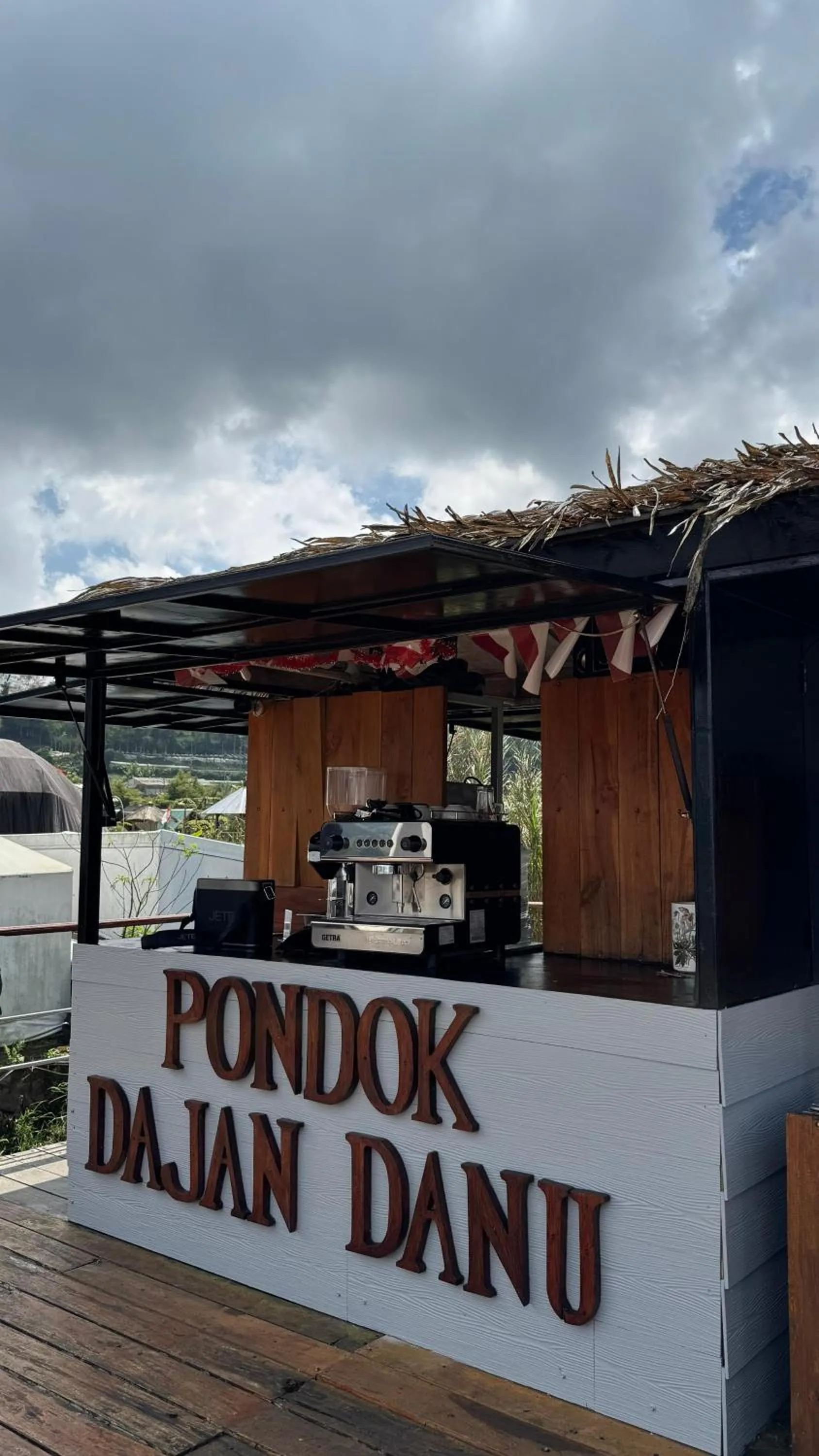 Restaurant/places to eat in Pondanu Cabins By The Lake