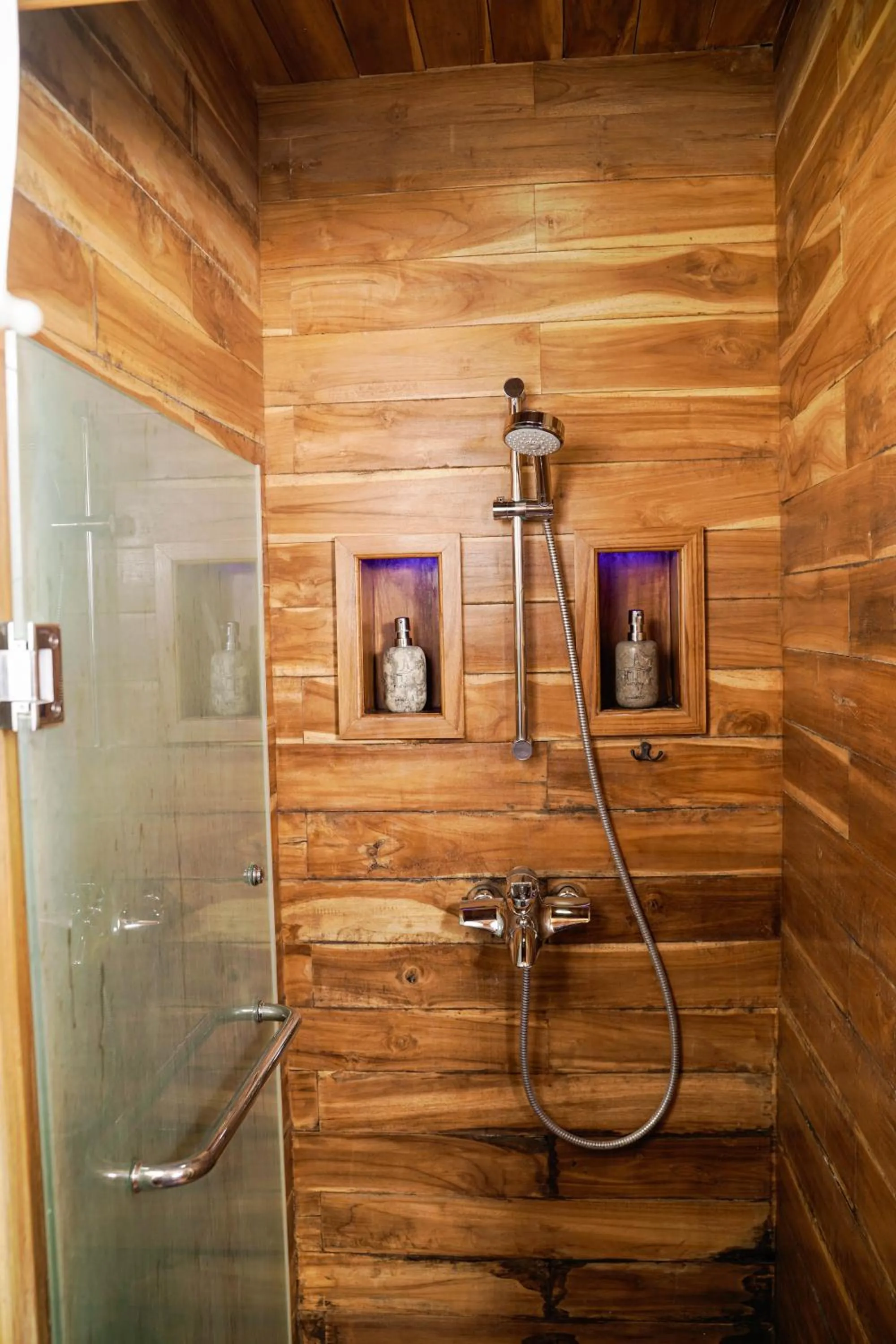 Pondanu Cabins By The Lake