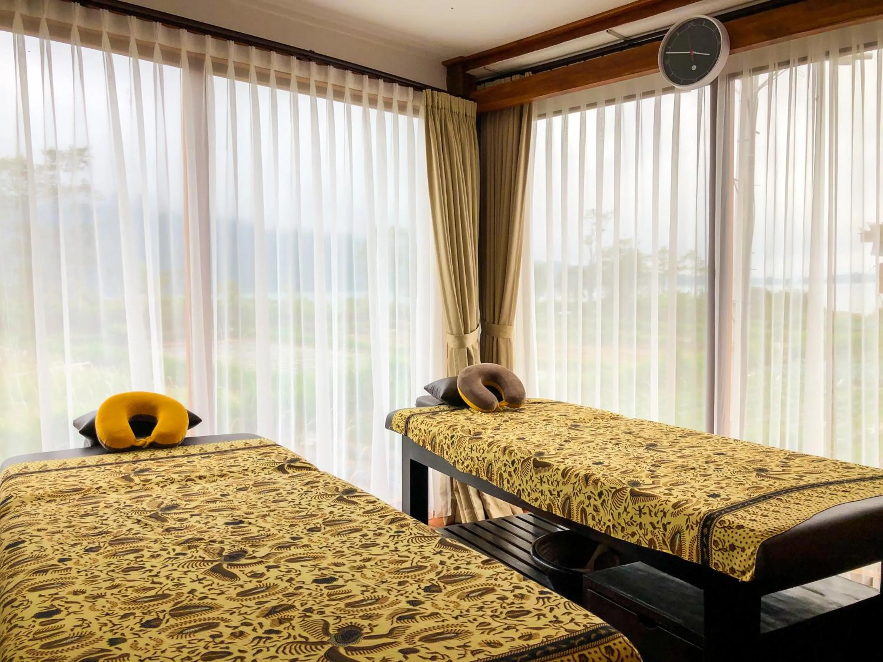 Massage, Bed in Pondanu Cabins By The Lake