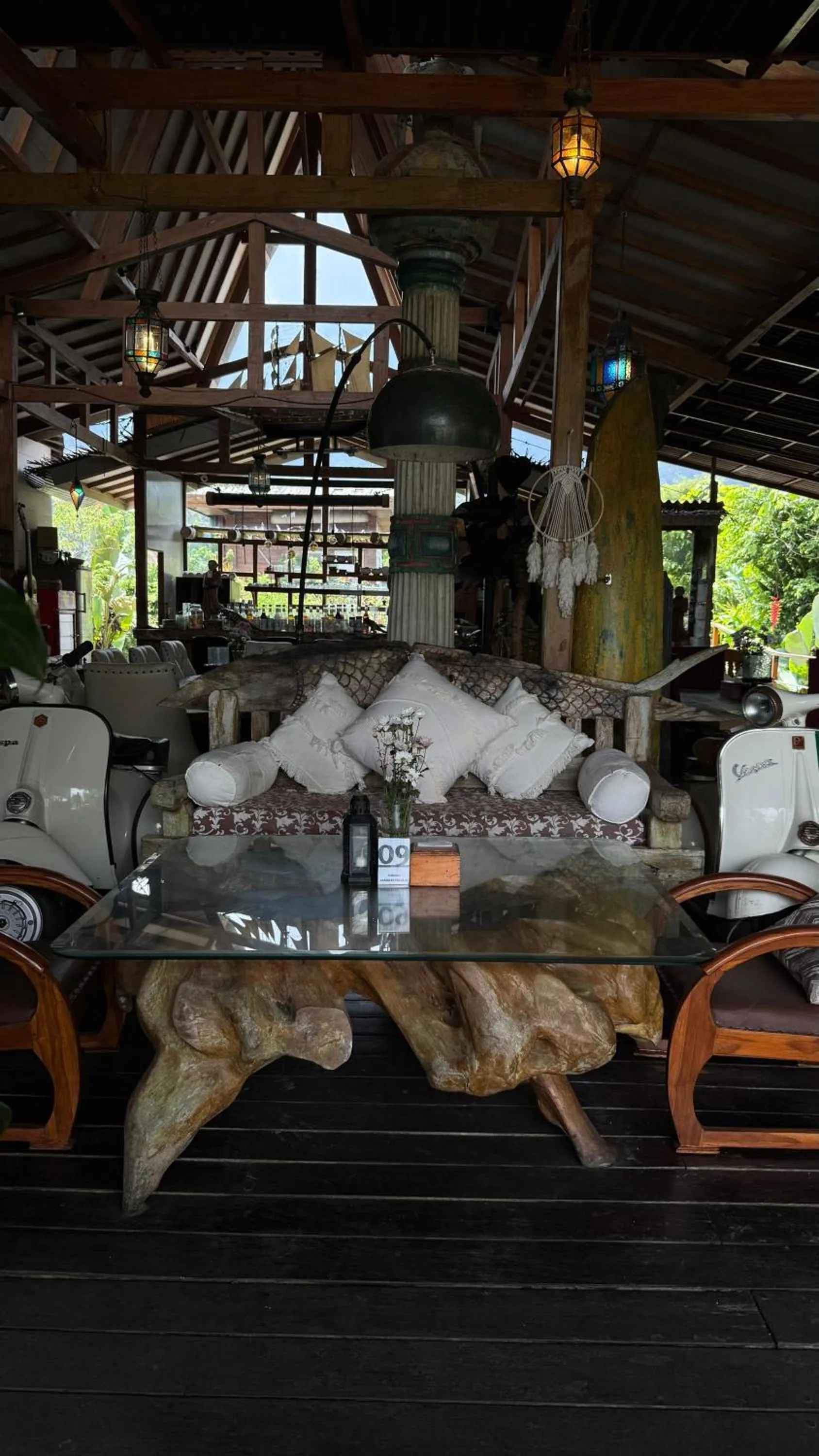 Restaurant/places to eat in Pondanu Cabins By The Lake