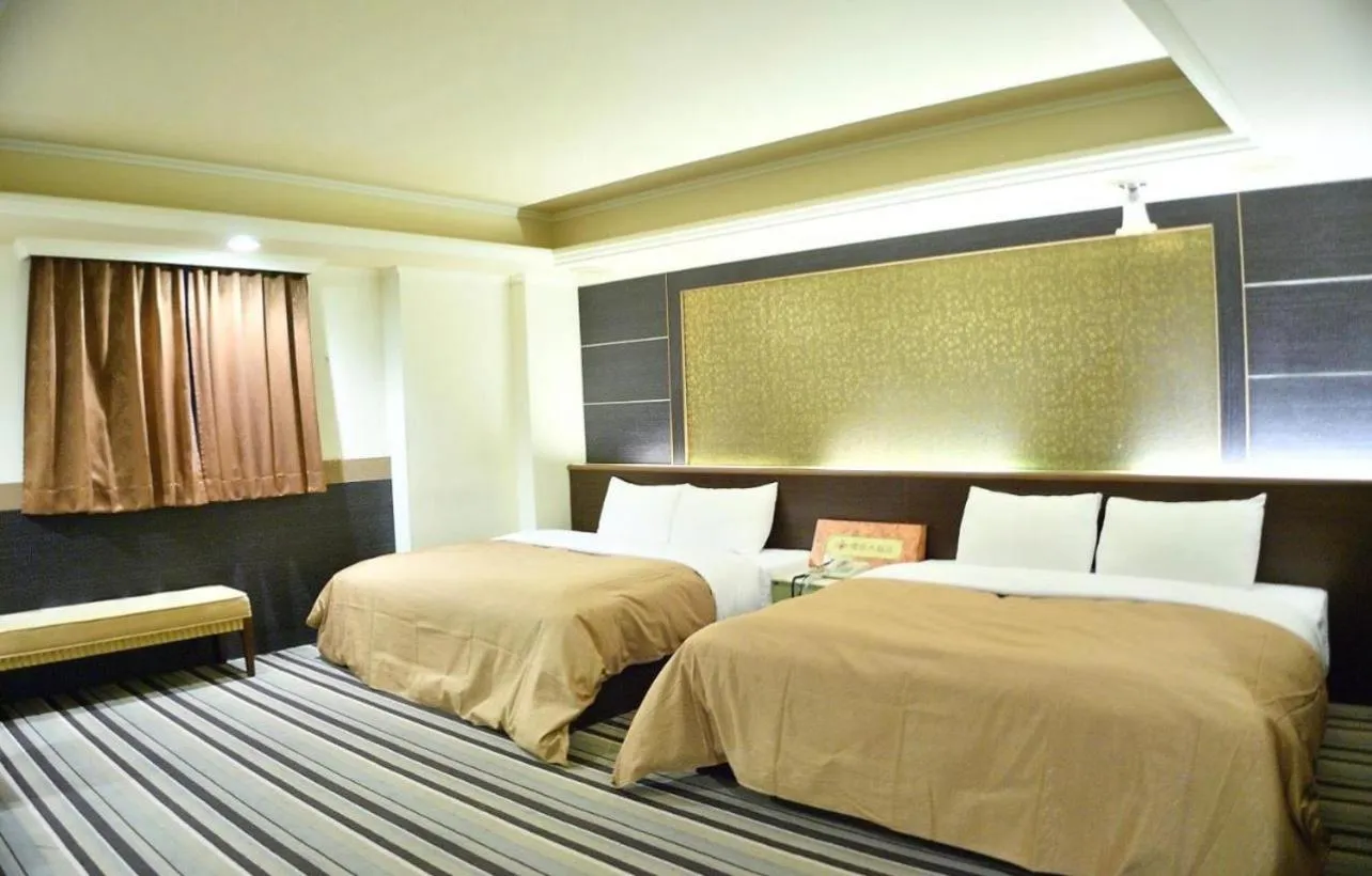Photo of the whole room, Bed in Ying Zhen Hotel