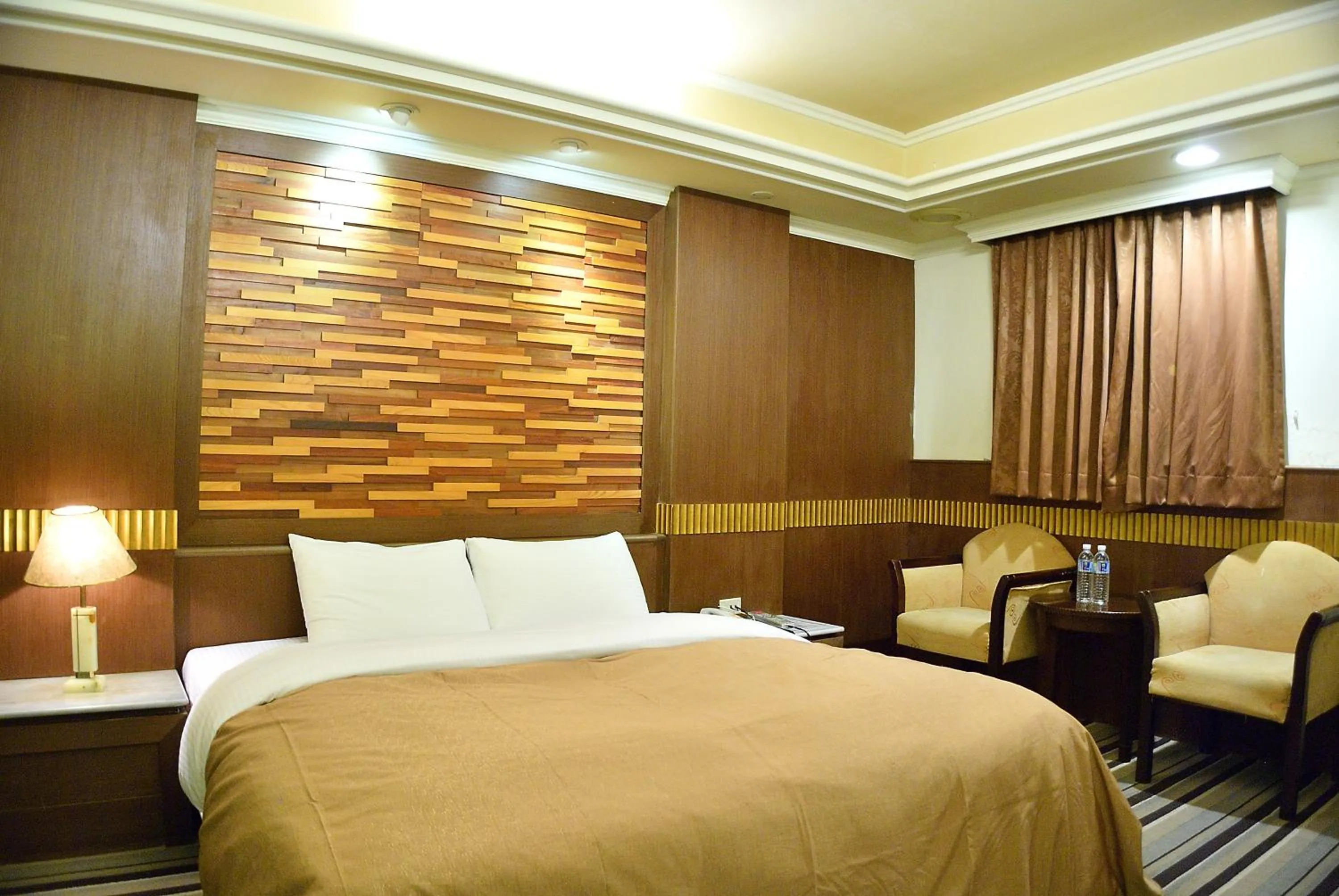 Decorative detail, Bed in Ying Zhen Hotel