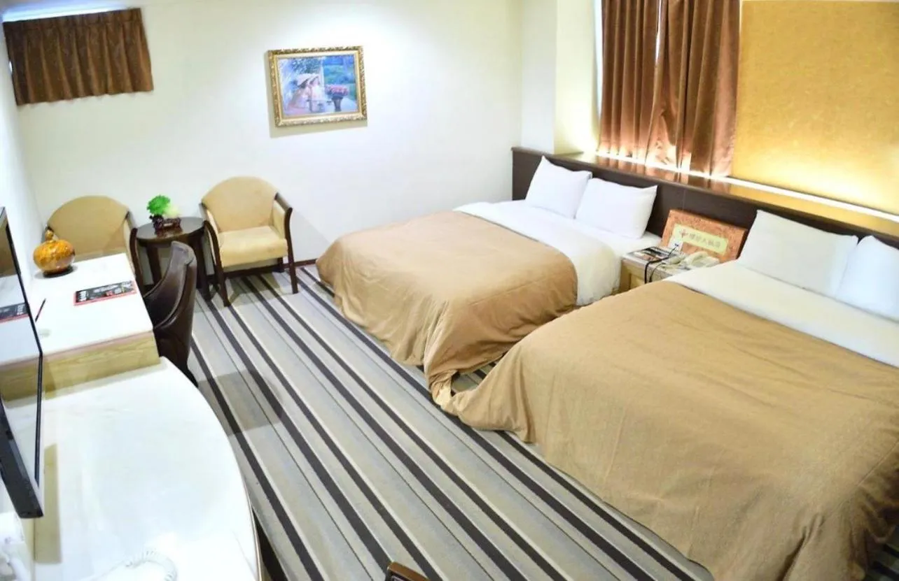 Photo of the whole room, Bed in Ying Zhen Hotel