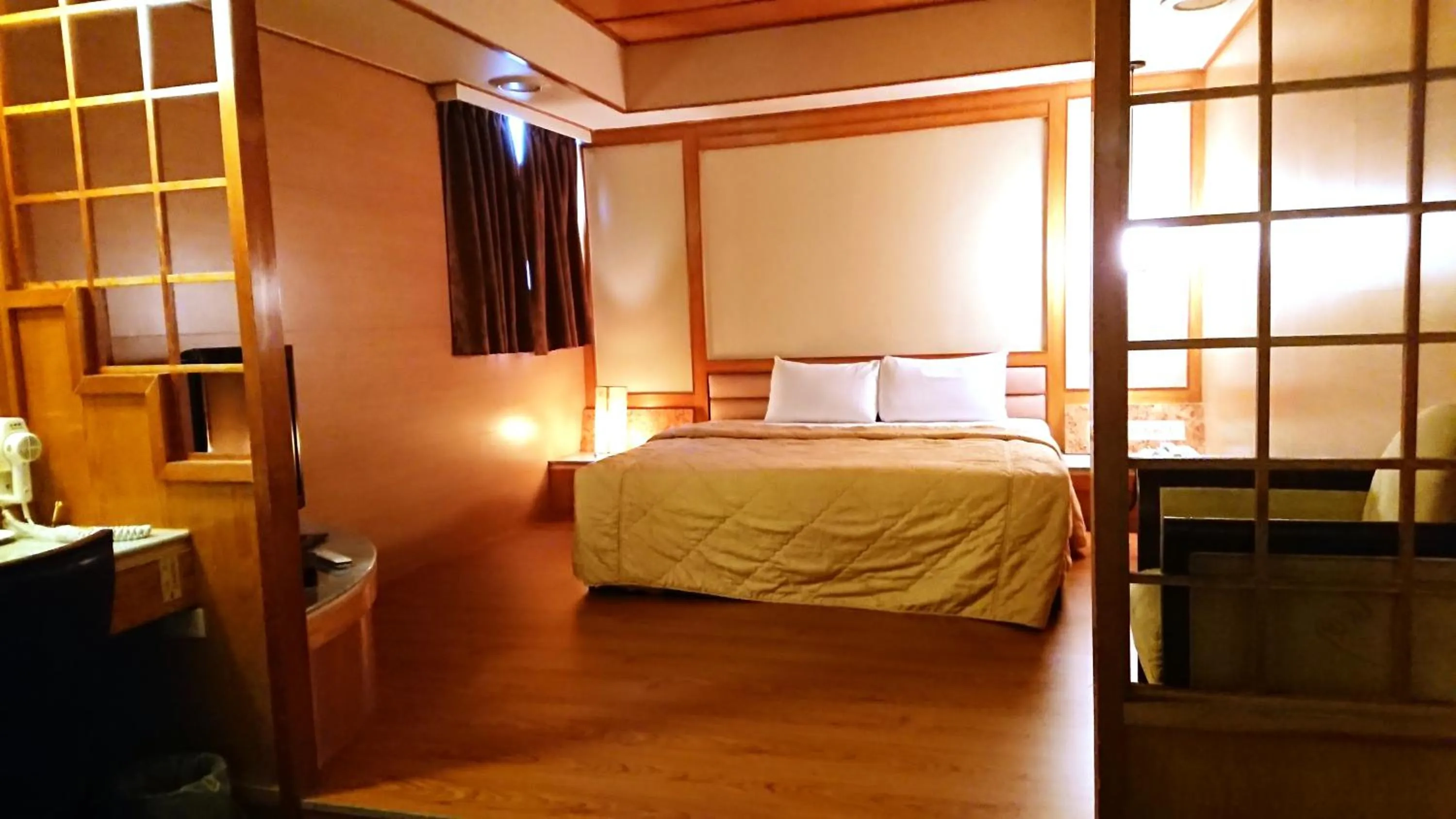 Decorative detail, Bed in Ying Zhen Hotel