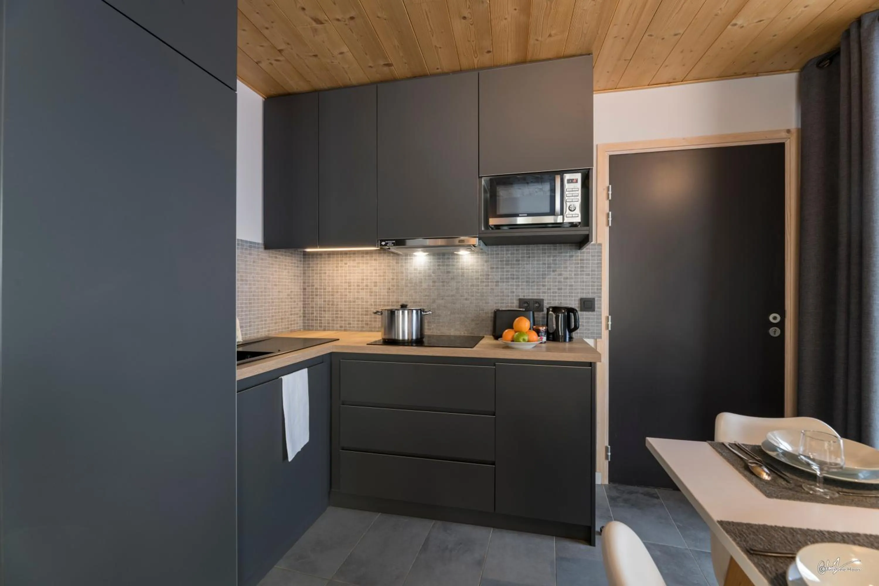 Kitchen or kitchenette in Lagrange Vacances L’Écrin du Badet