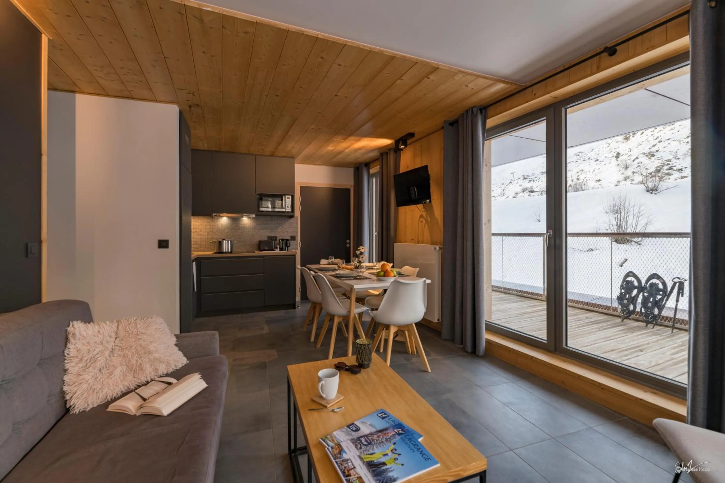 Kitchen or kitchenette in Lagrange Vacances L’Écrin du Badet