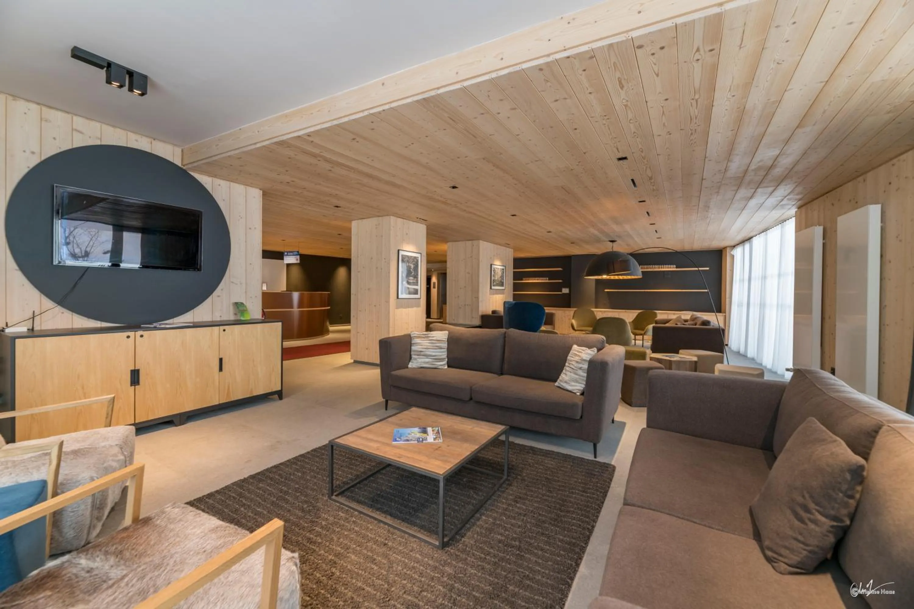 Lobby or reception in Lagrange Vacances L’Écrin du Badet