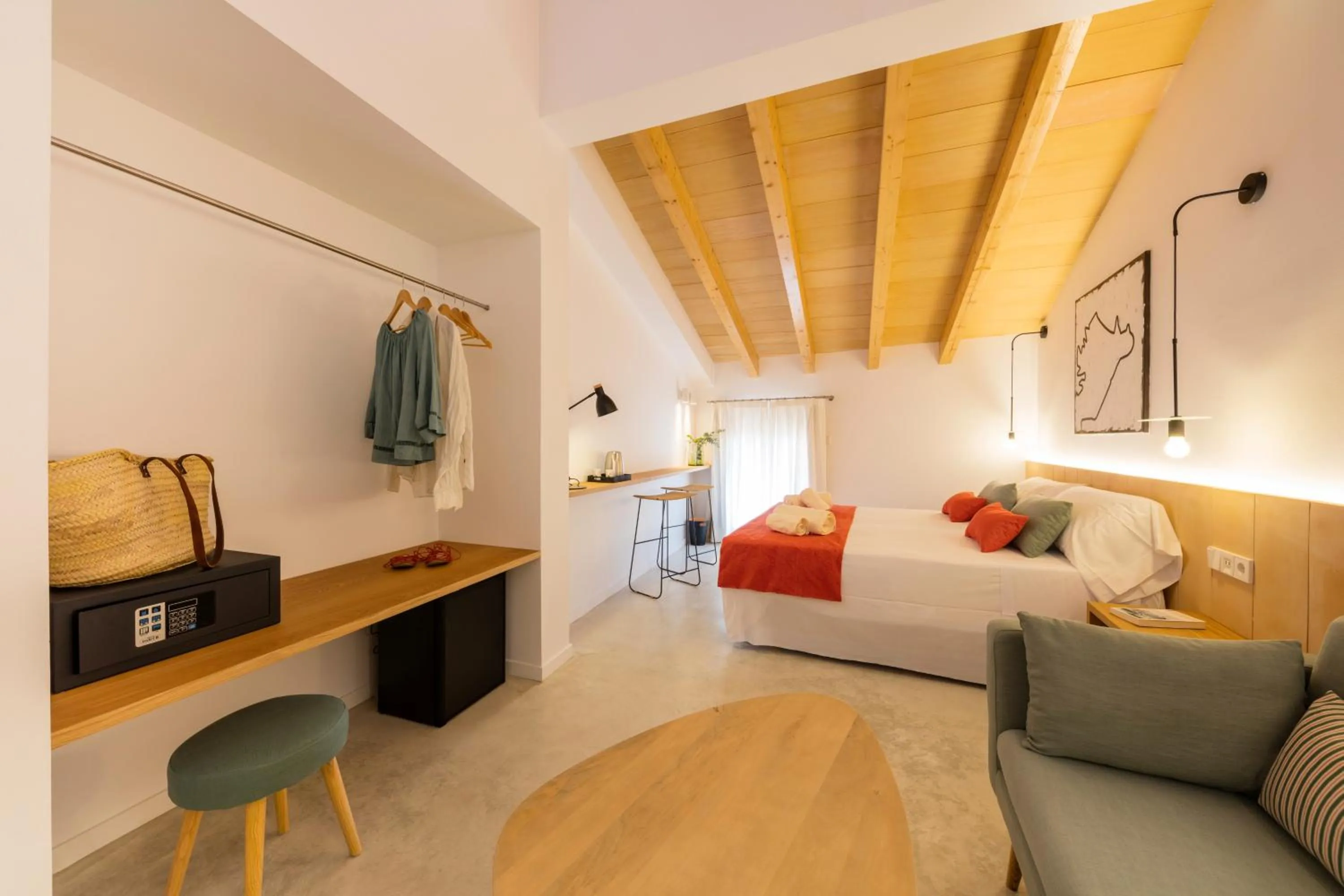 Photo of the whole room in ARA Alcudia