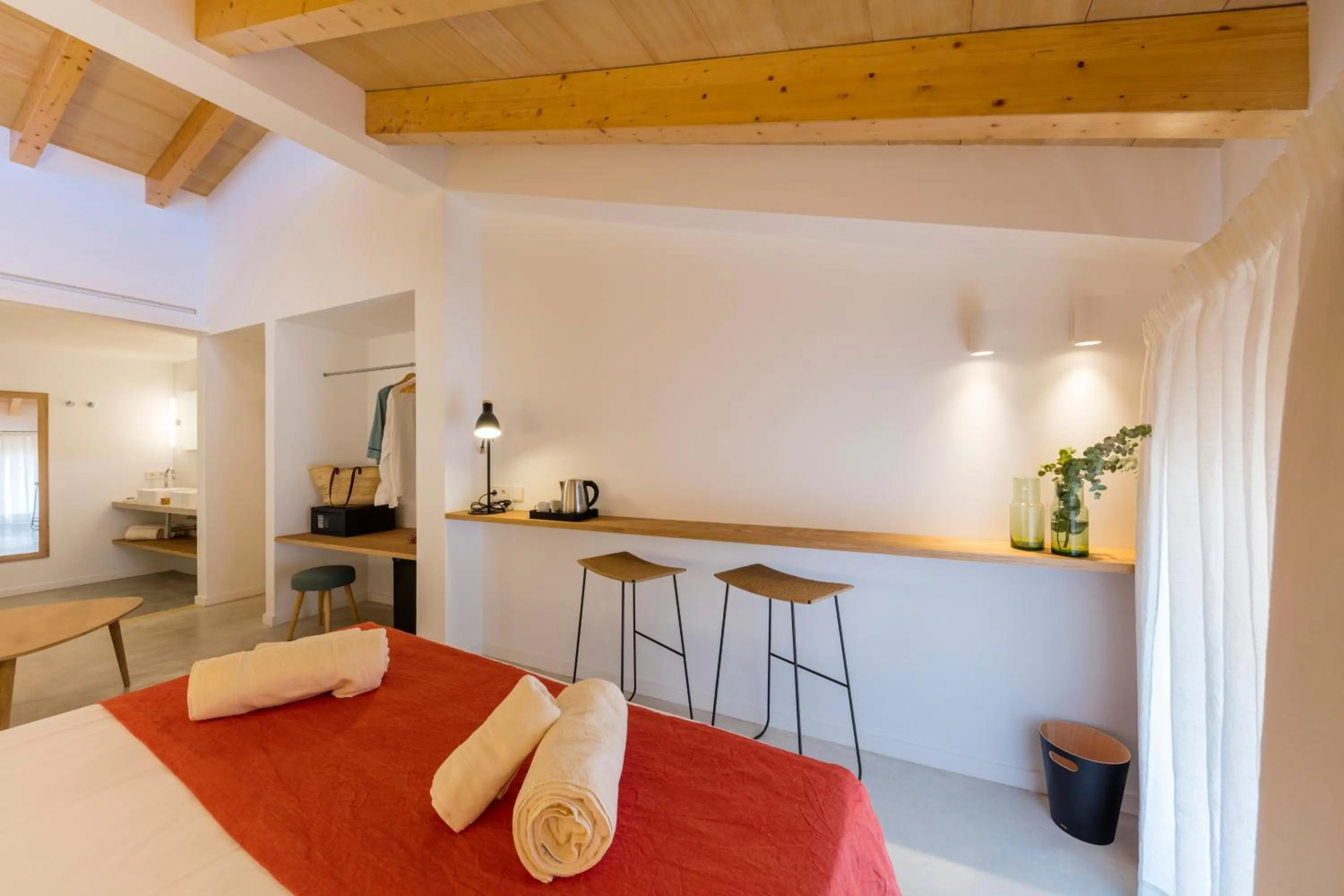 Photo of the whole room in ARA Alcudia