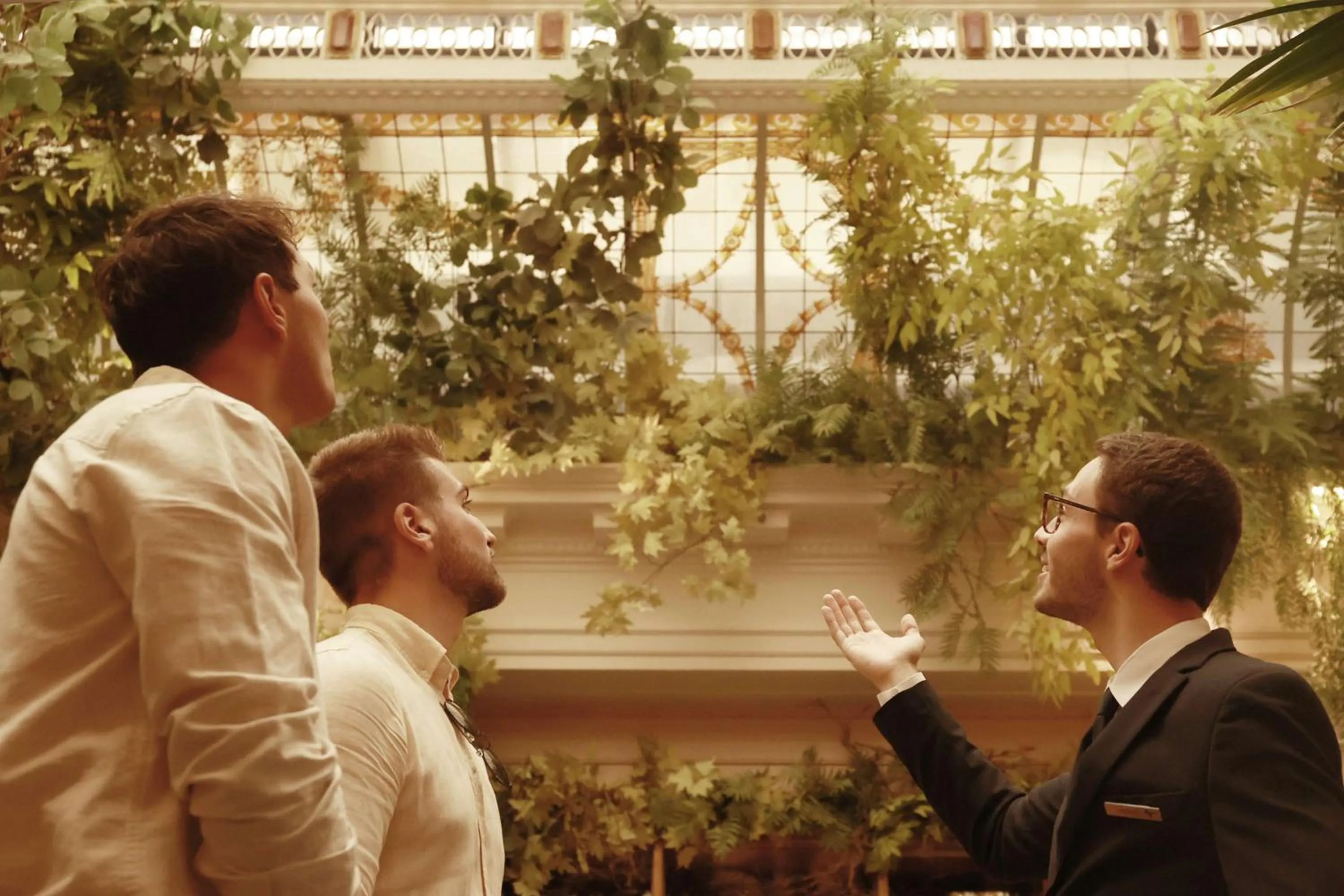 Lounge or bar in Hôtel du Louvre, in The Unbound Collection by Hyatt