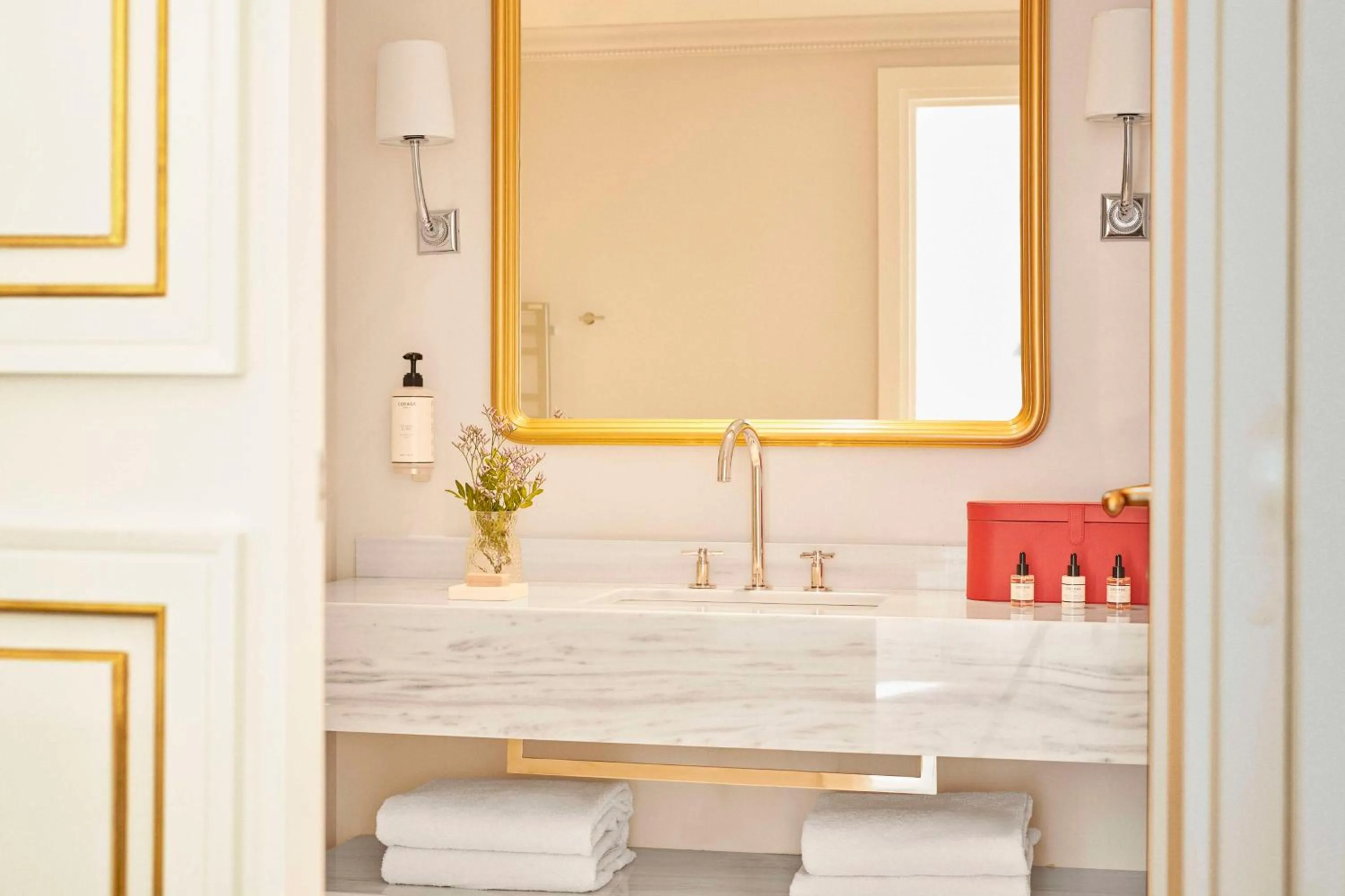 Bathroom in Hôtel du Louvre, in The Unbound Collection by Hyatt
