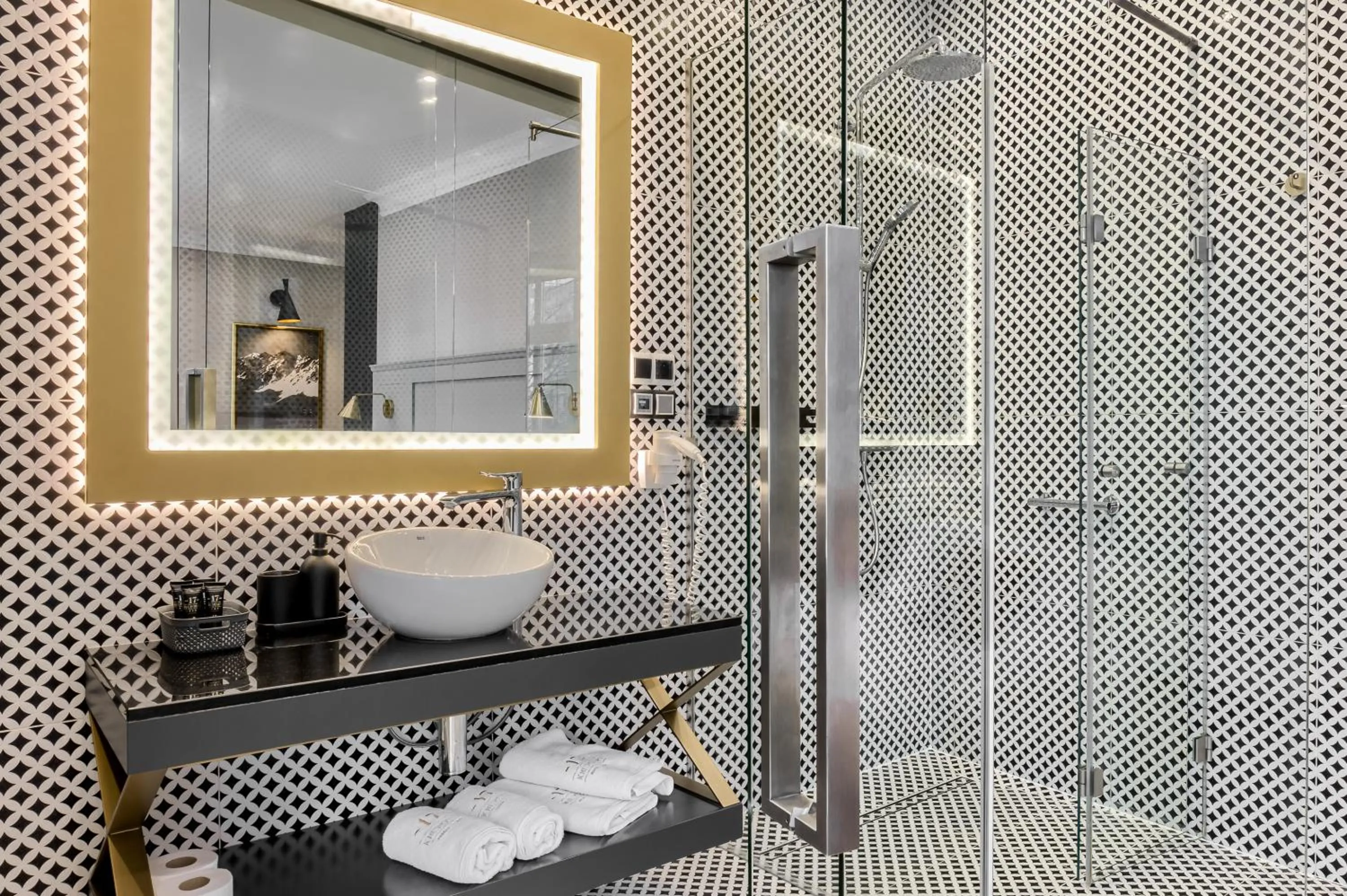 Shower in Krupówki 17 Resort & SPA