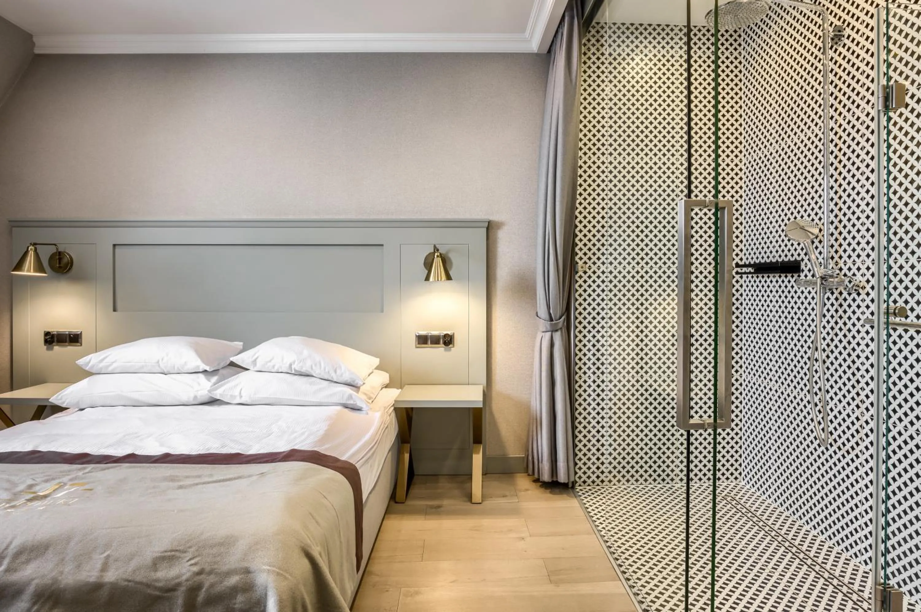 Shower, Bed in Krupówki 17 Resort & SPA