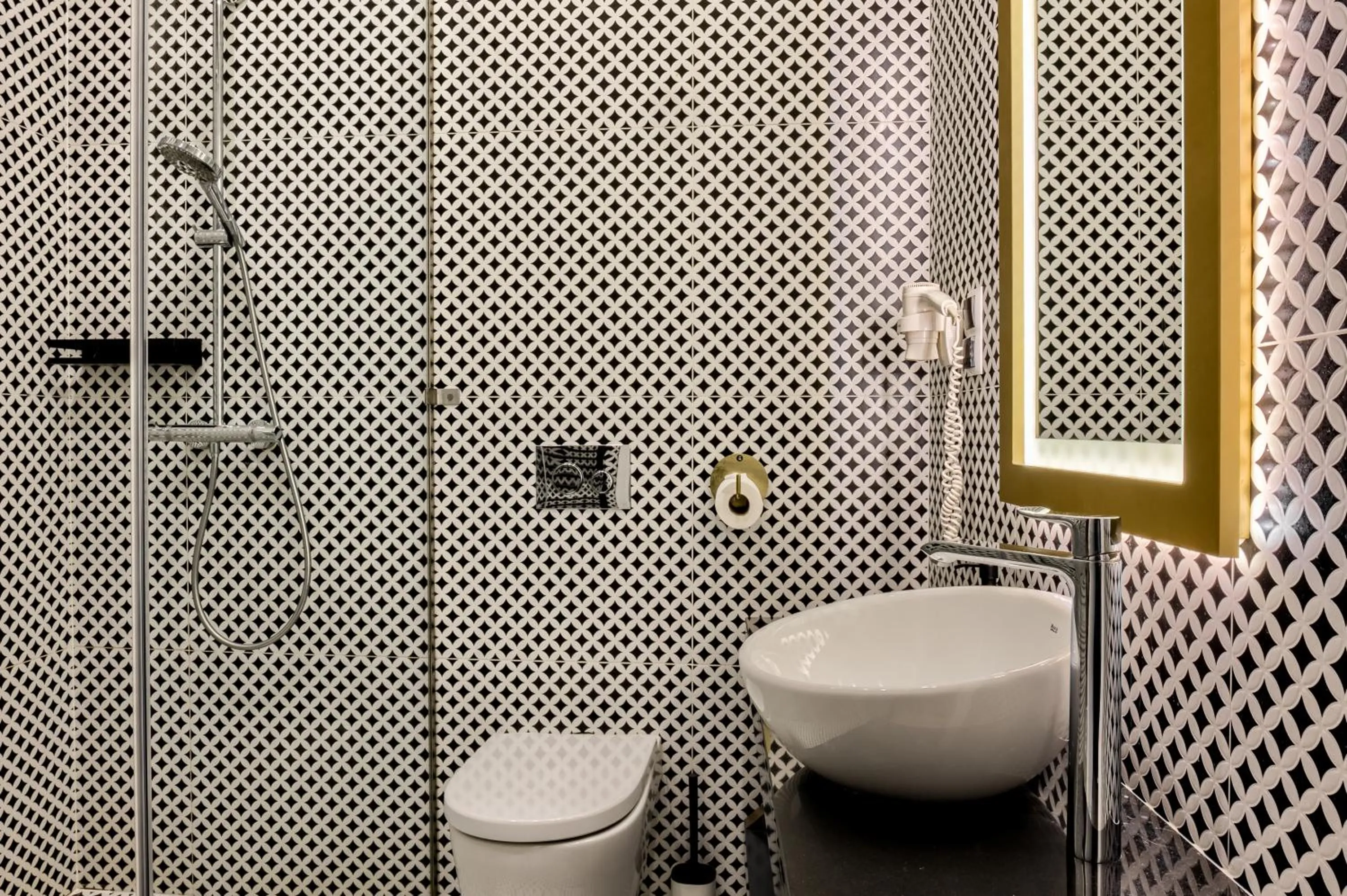 Shower in Krupówki 17 Resort & SPA