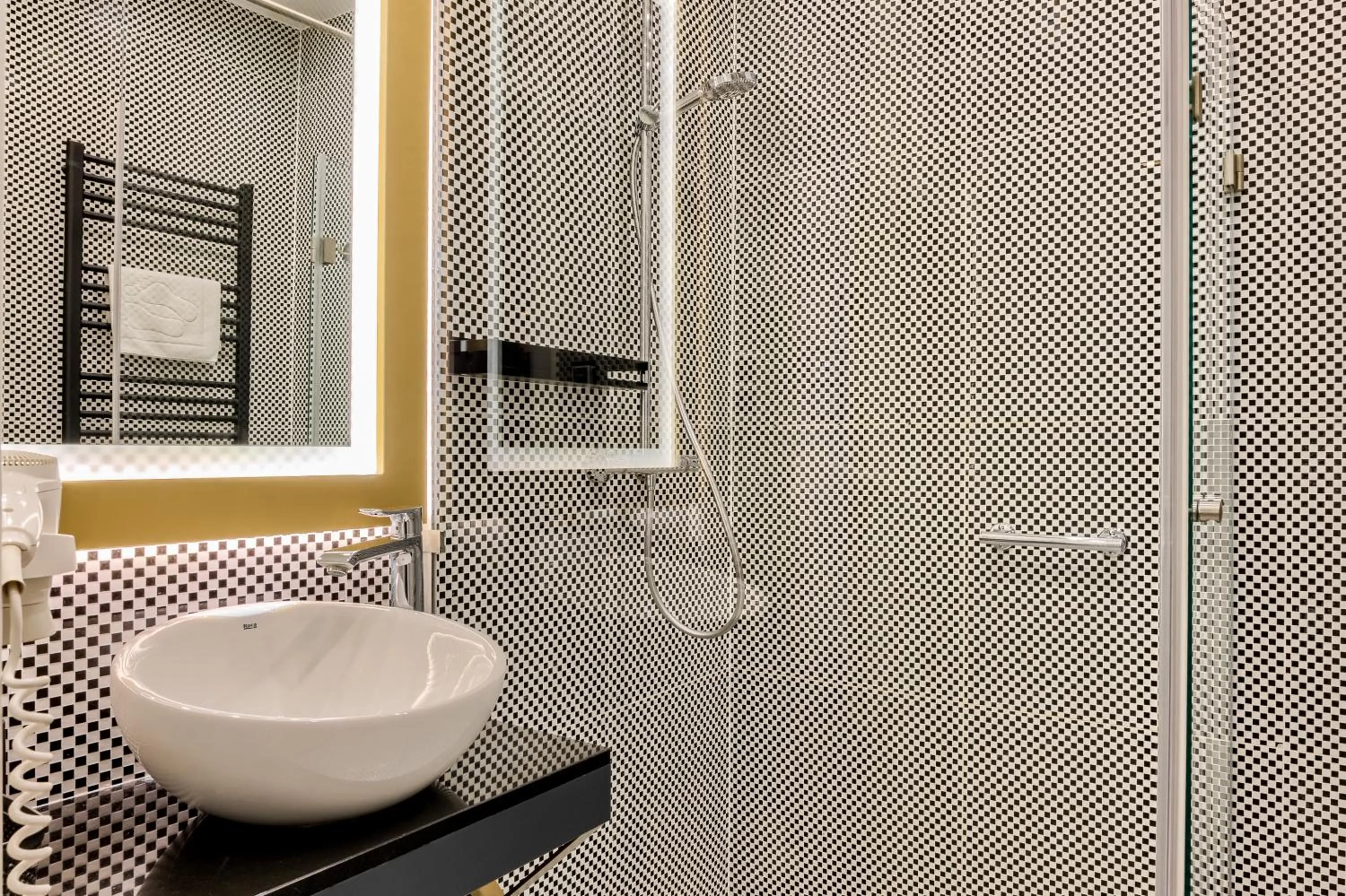 Shower in Krupówki 17 Resort & SPA