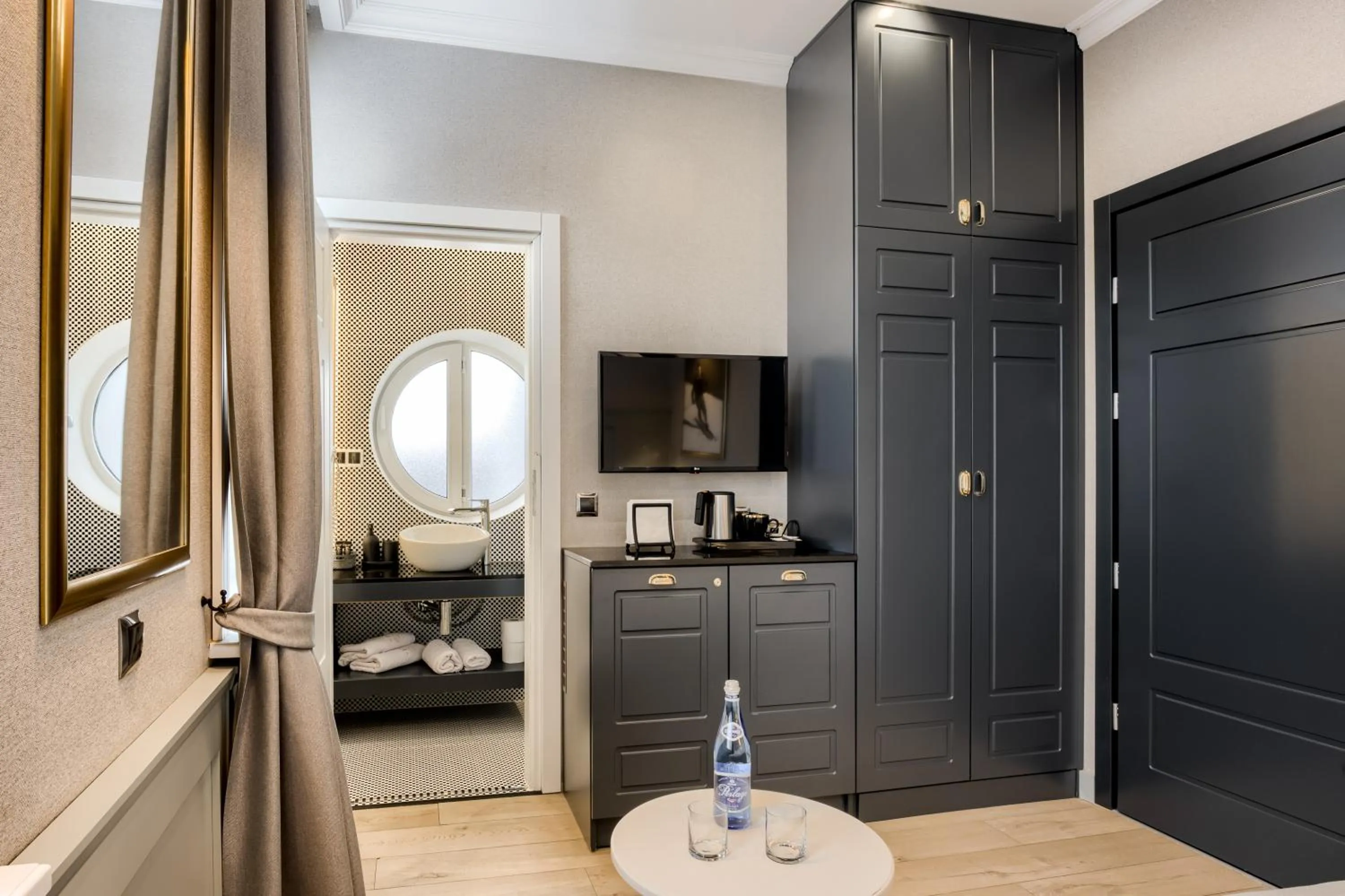 Bathroom, Bed in Krupówki 17 Resort & SPA