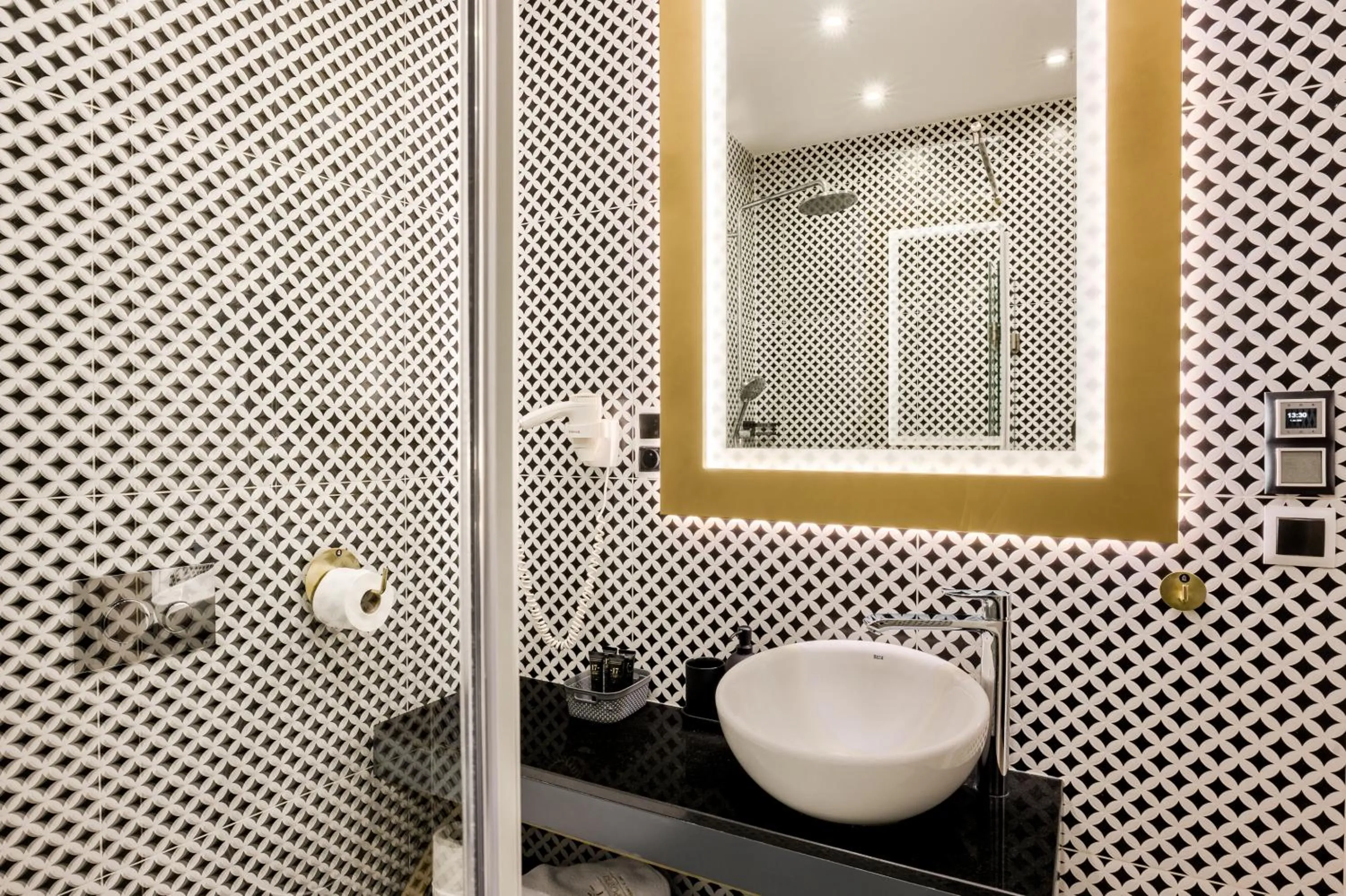 Shower in Krupówki 17 Resort & SPA