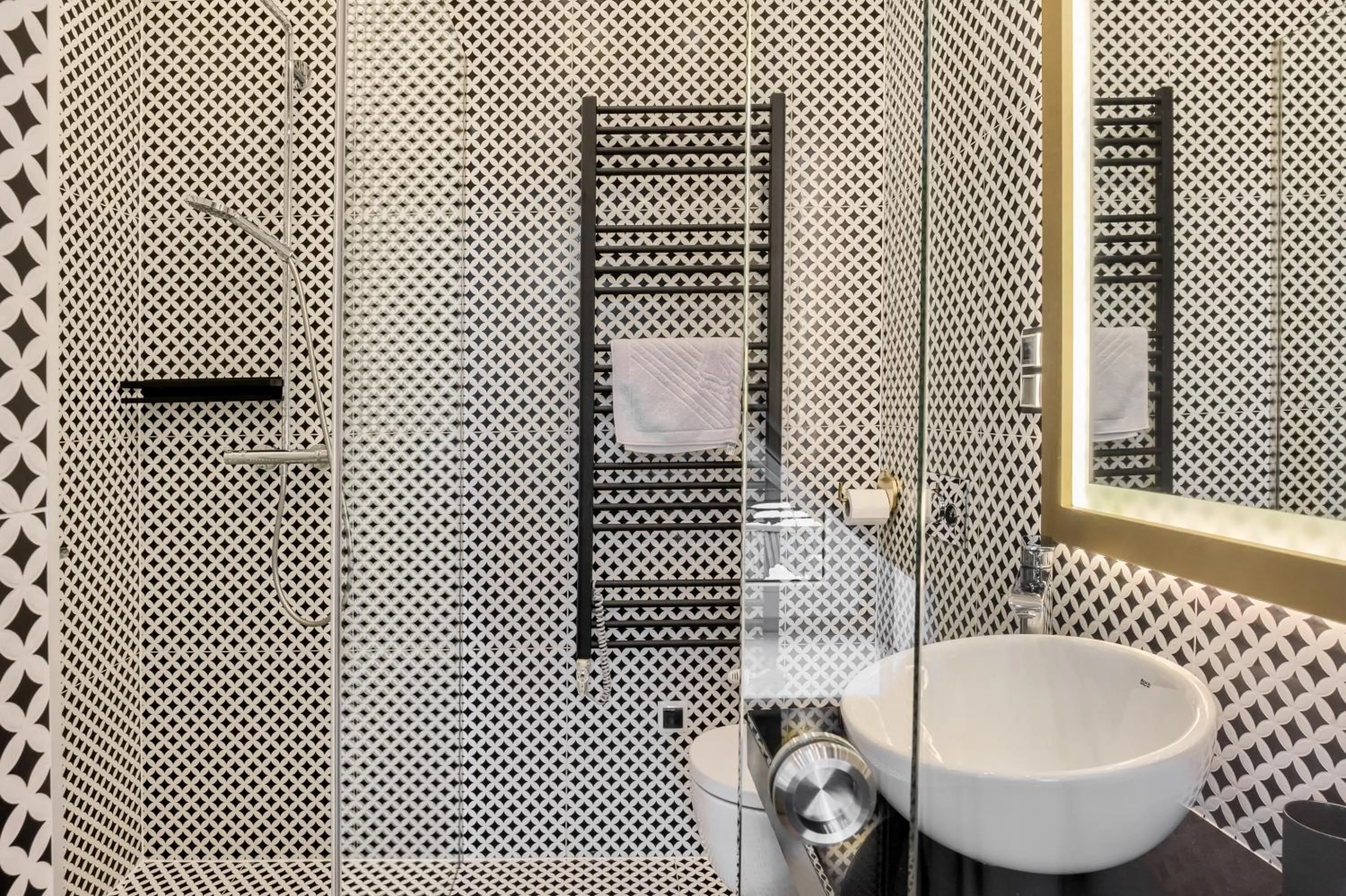 Shower in Krupówki 17 Resort & SPA