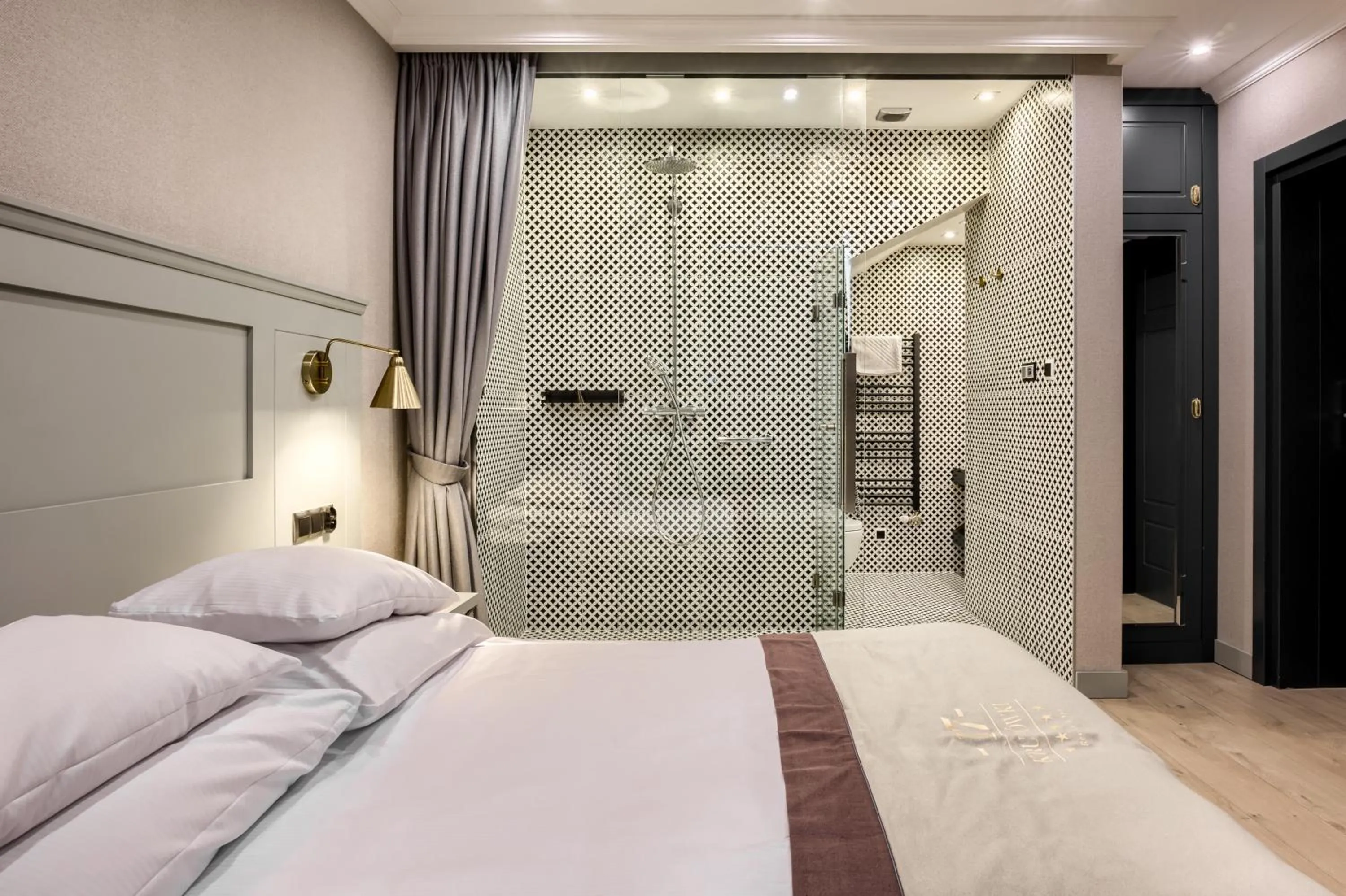 Bathroom, Bed in Krupówki 17 Resort & SPA